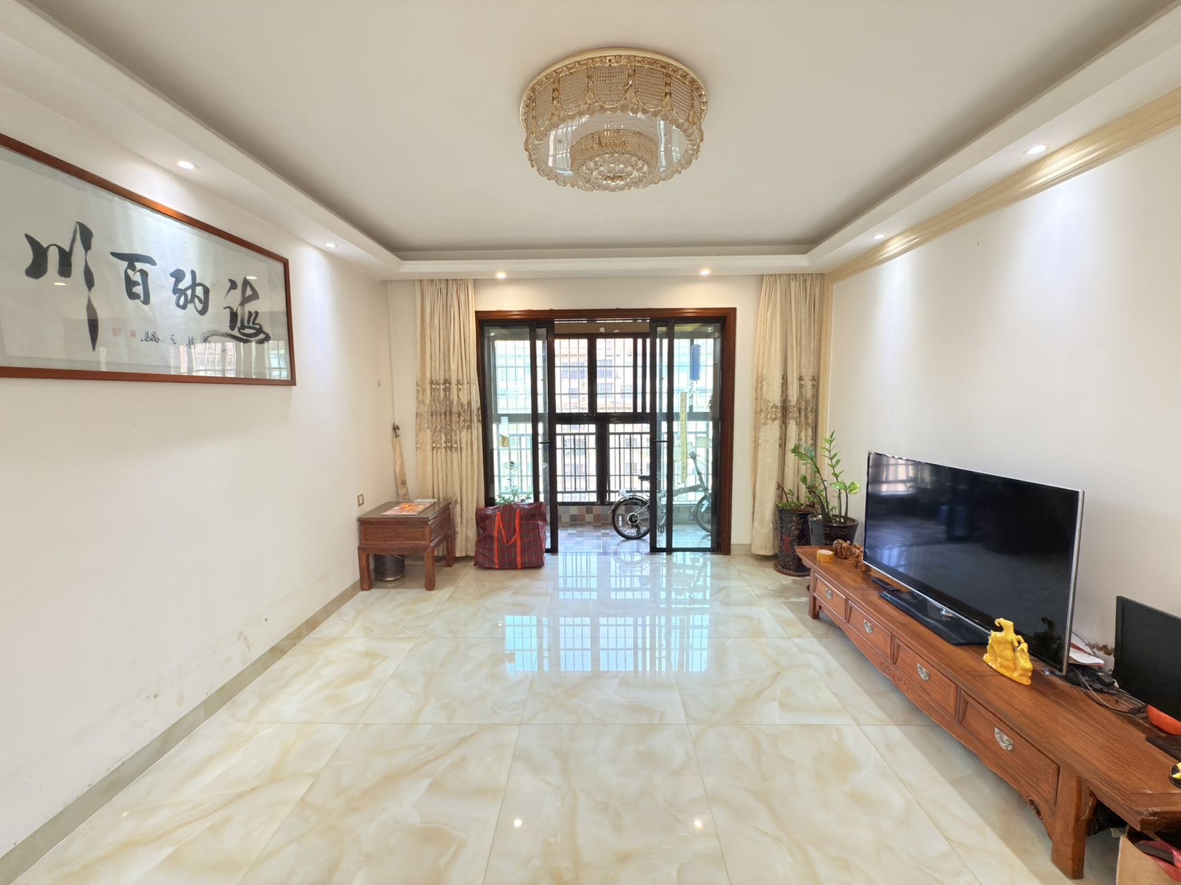 江畔人家  3室2厅2卫    3000.0元/月