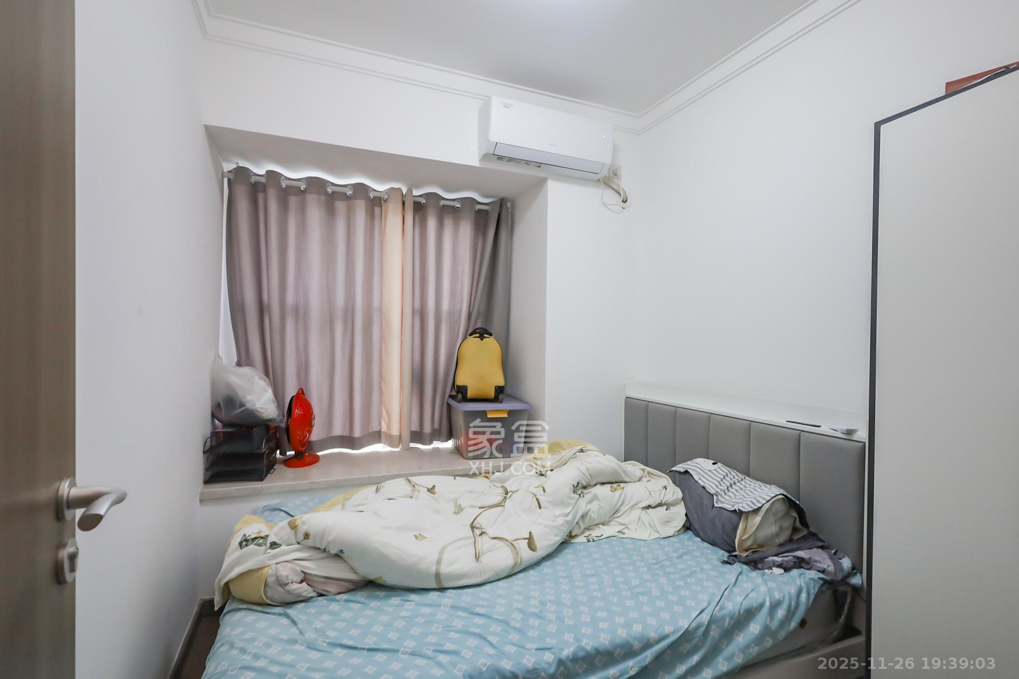 越秀悦湖台  4室2厅2卫    220.0万卧室