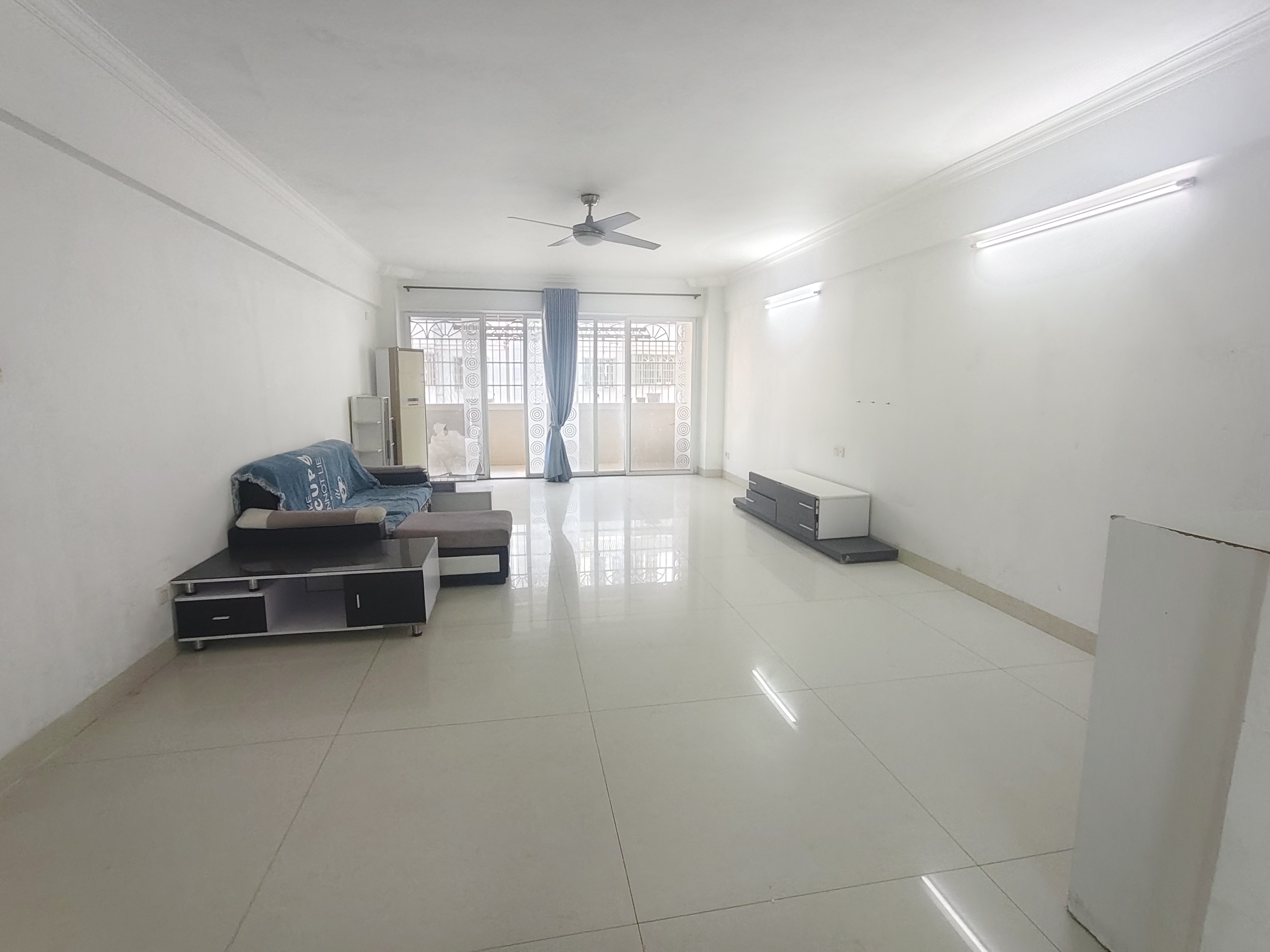 海口交通局宿舍  4室2厅2卫    2900.0元/月