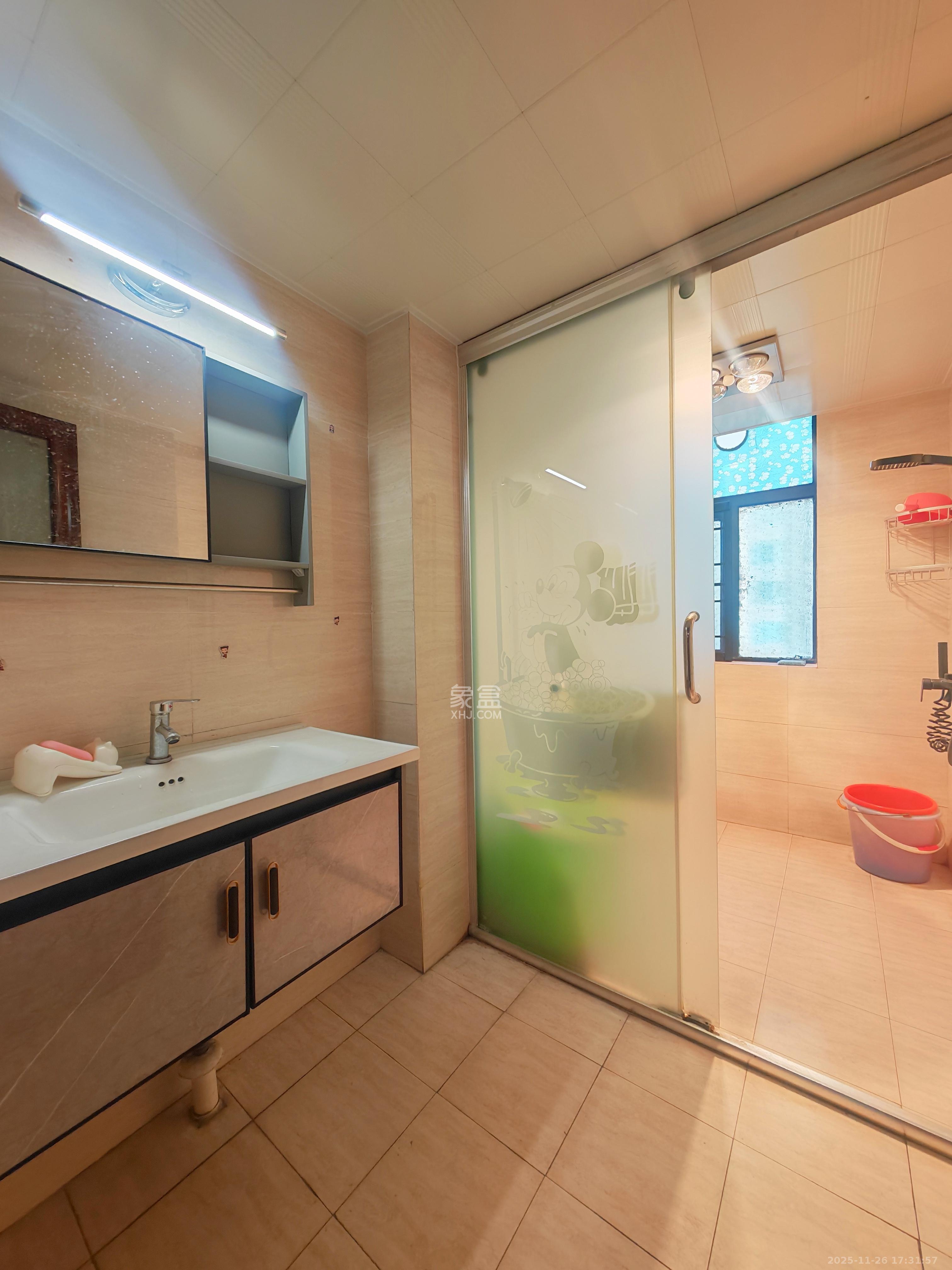 湘府9号  3室2厅2卫    2700.0元/月室内图