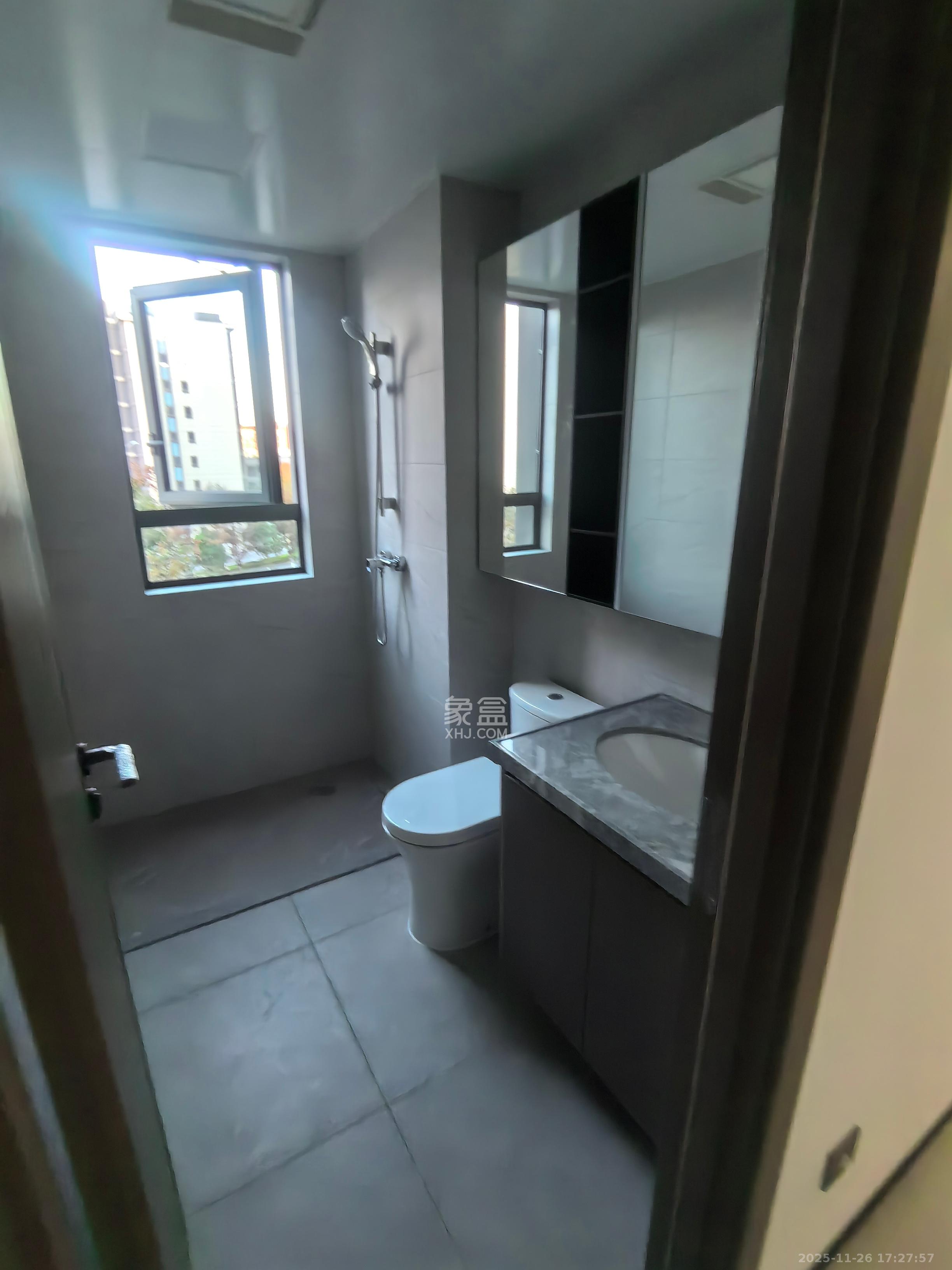 中海寰宇天下  4室2厅2卫    2800.0元/月室内图