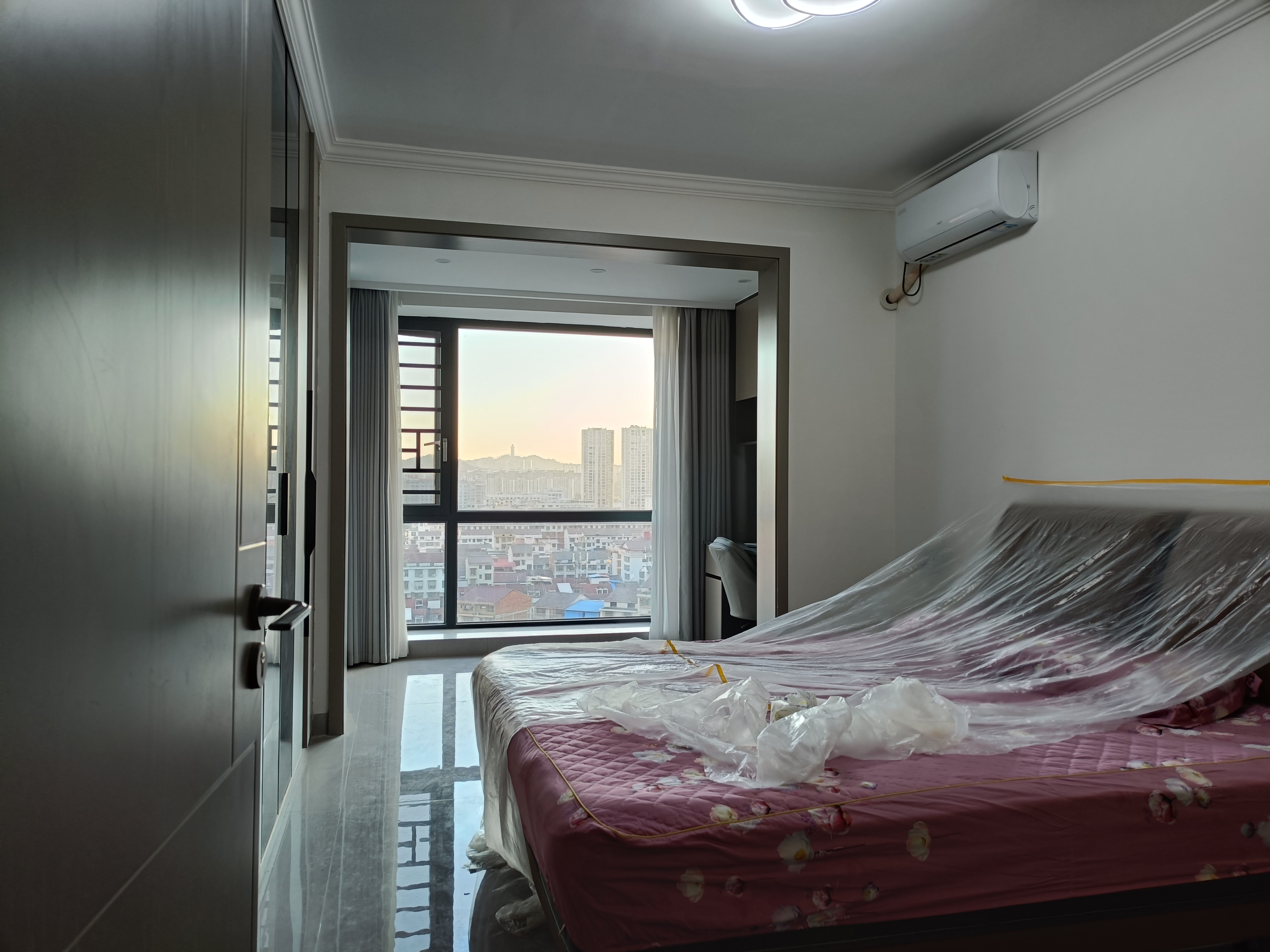 吾悦广场 4室2厅2卫 98.8万 吾悦广场 4室2厅2卫 98.8万客厅