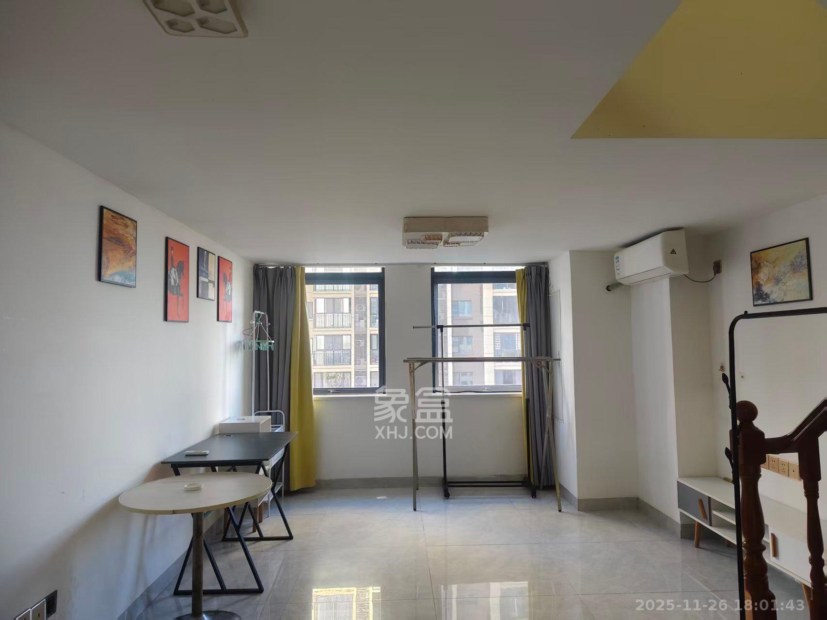 华润置地广场二期  2室1厅1卫    1700.0元/月室内图