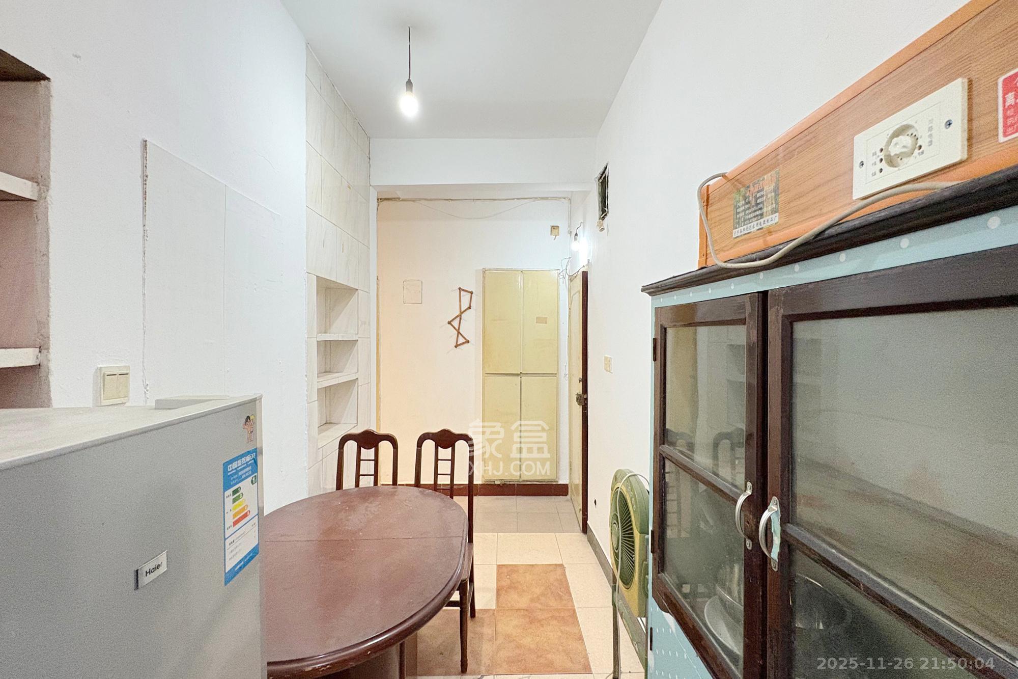 人民新村 2室2厅1卫 42.8万 人民新村 2室2厅1卫 42.8万客厅