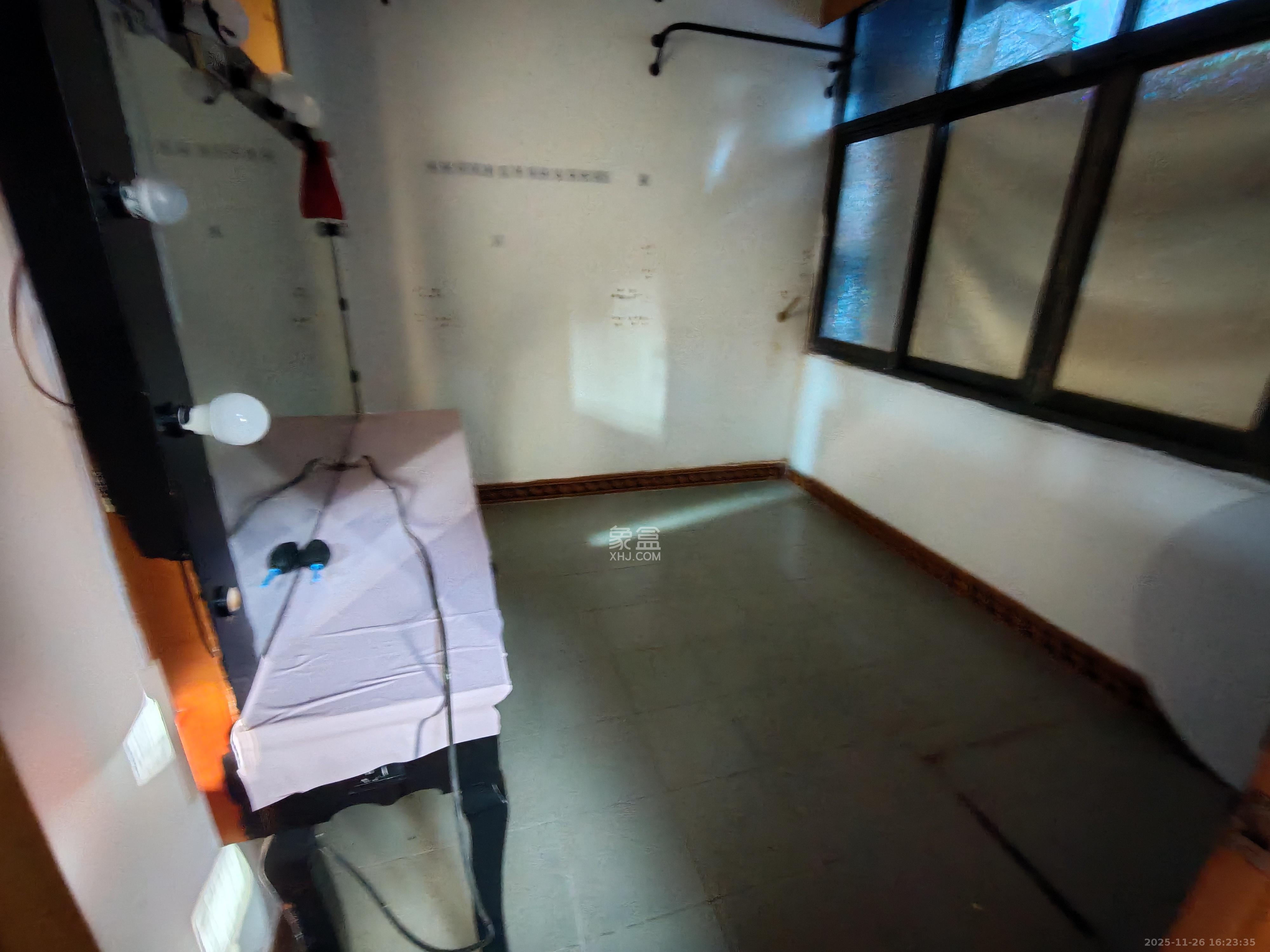 仰天湖1、2村  3室1厅1卫    1800.0元/月室内图