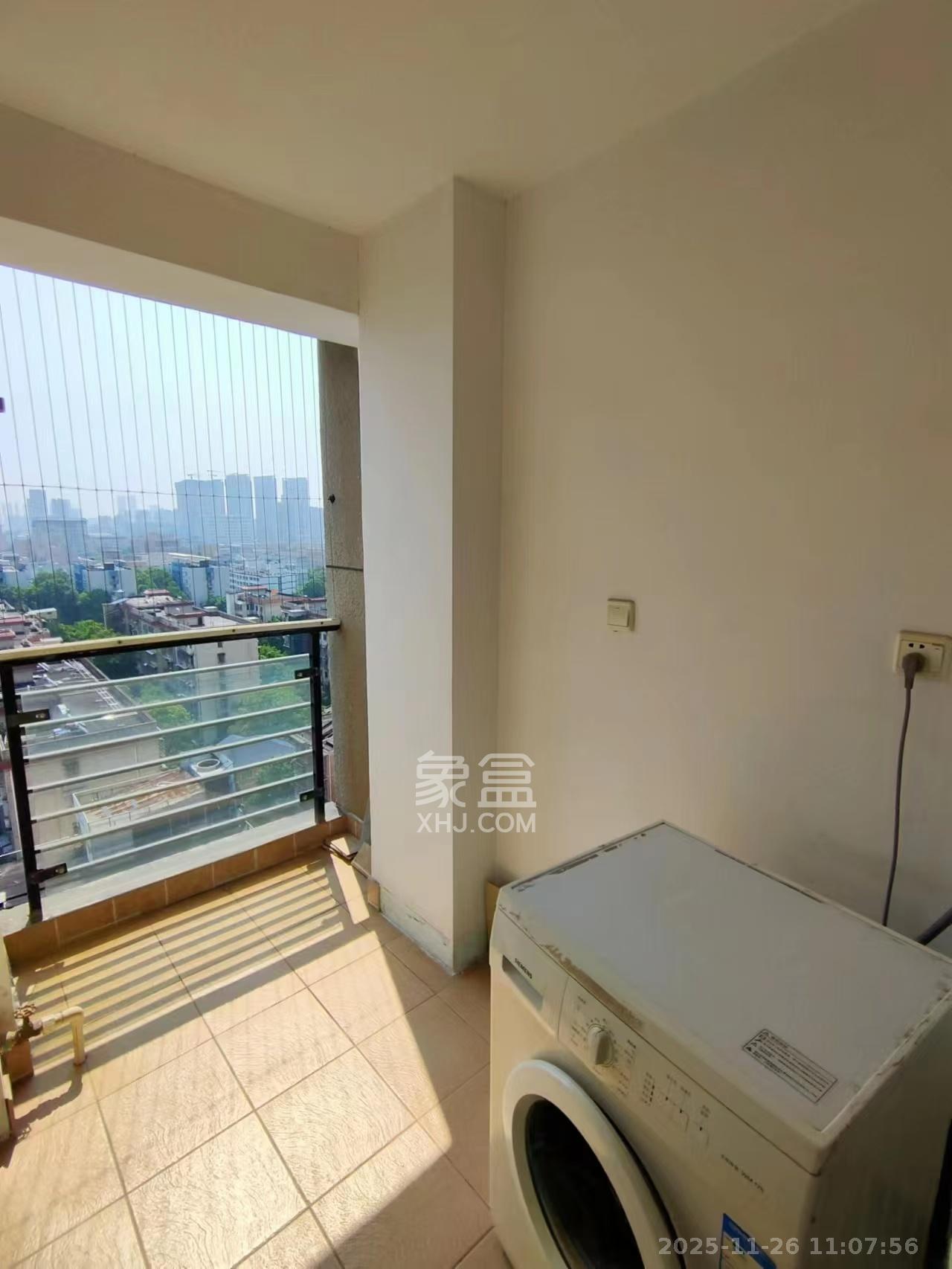 郡原广场  1室1厅1卫    2200.0元/月室内图