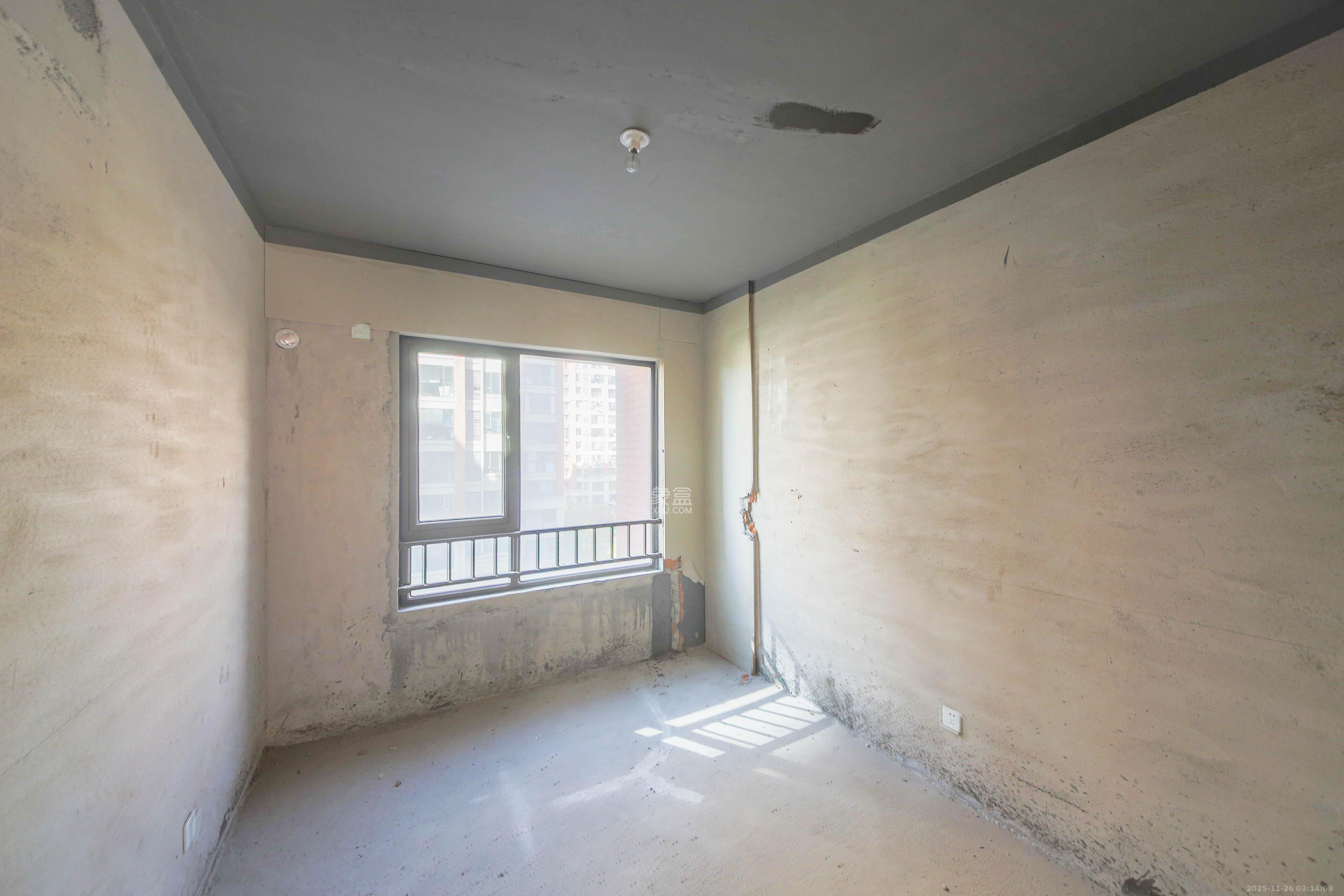 香缇雅苑(鑫远翡丽郡二期) 4室2厅2卫 175.0万 香缇雅苑(鑫远翡丽郡二期) 4室2厅2卫 175.0万卧室