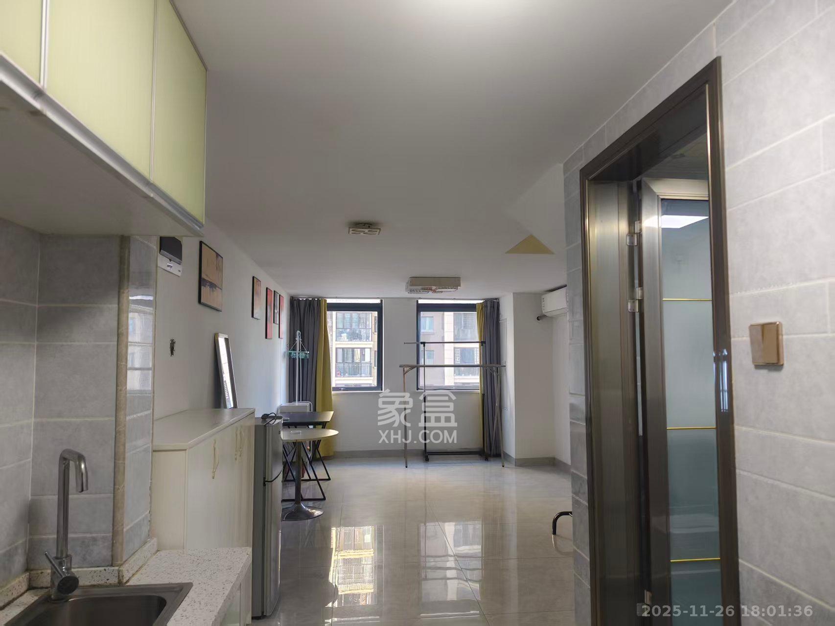 华润置地广场二期  2室1厅1卫    1700.0元/月