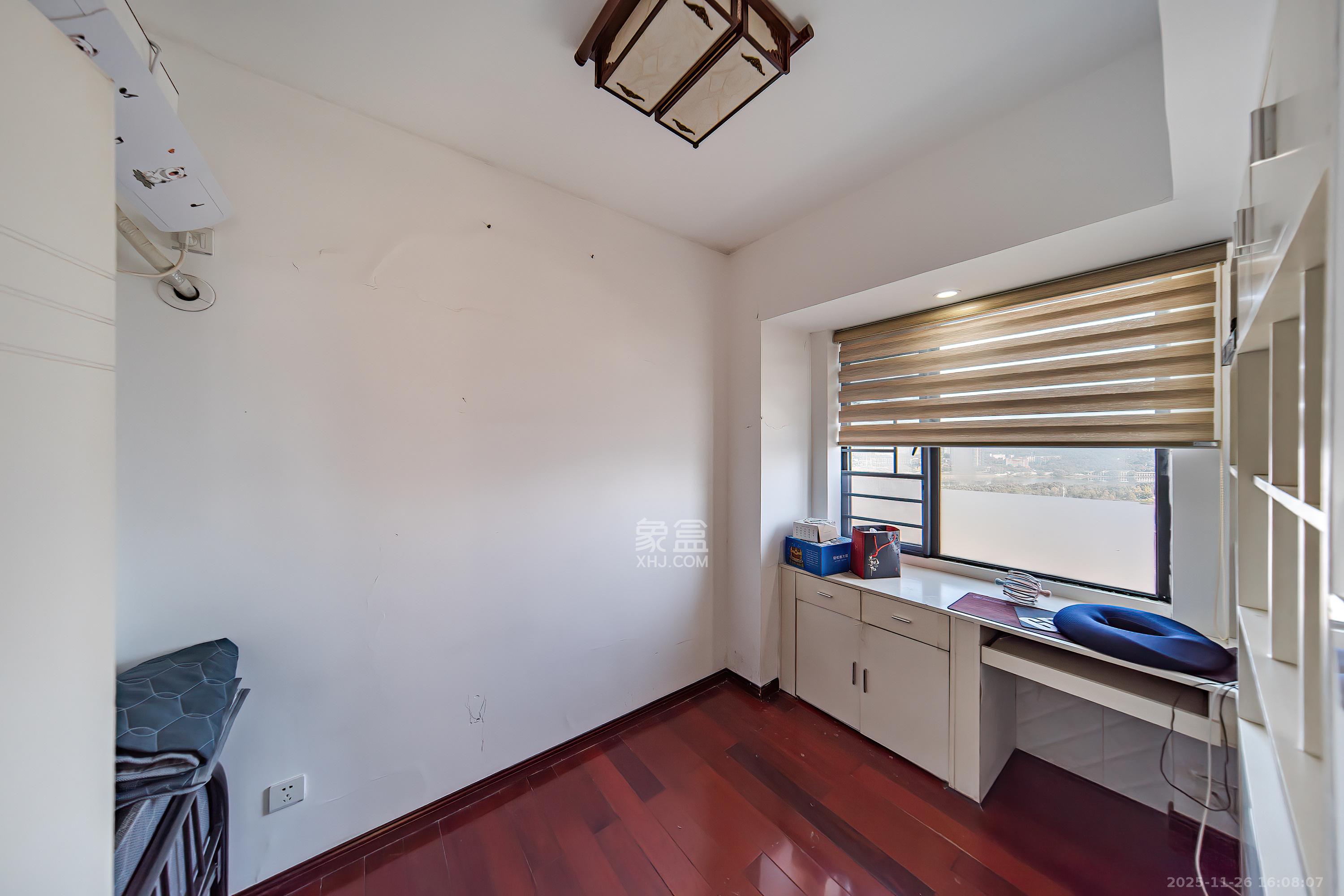 金土地第一湾  3室2厅2卫    86.8万卧室