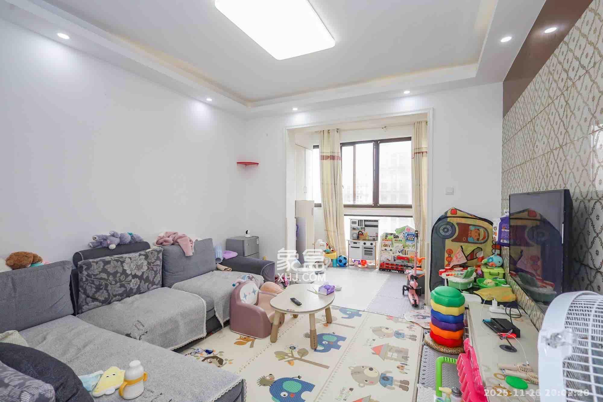 阳光丽城一期  3室2厅2卫    2700.0元/月