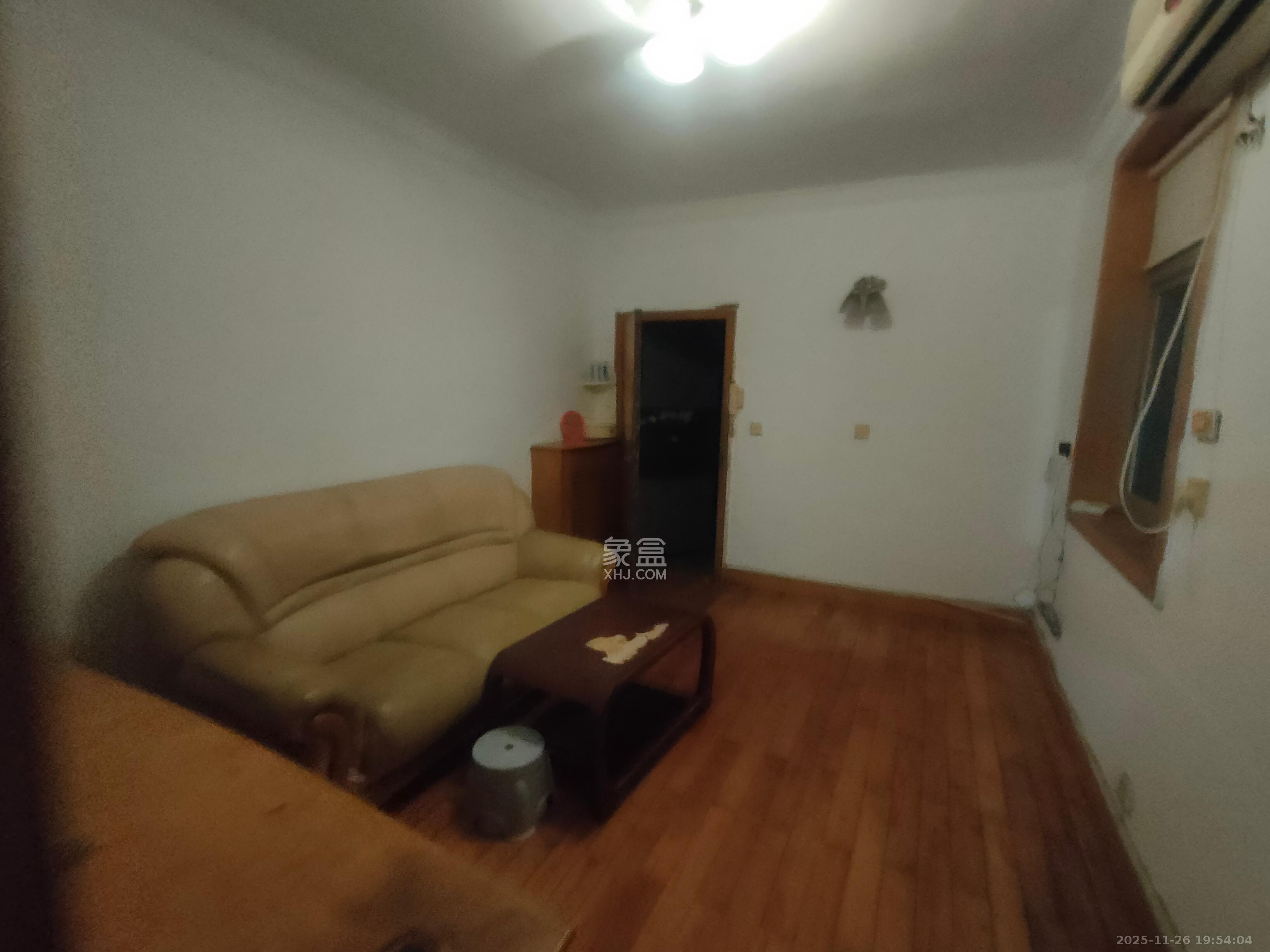 女子监狱单位宿舍  2室2厅1卫    1200.0元/月