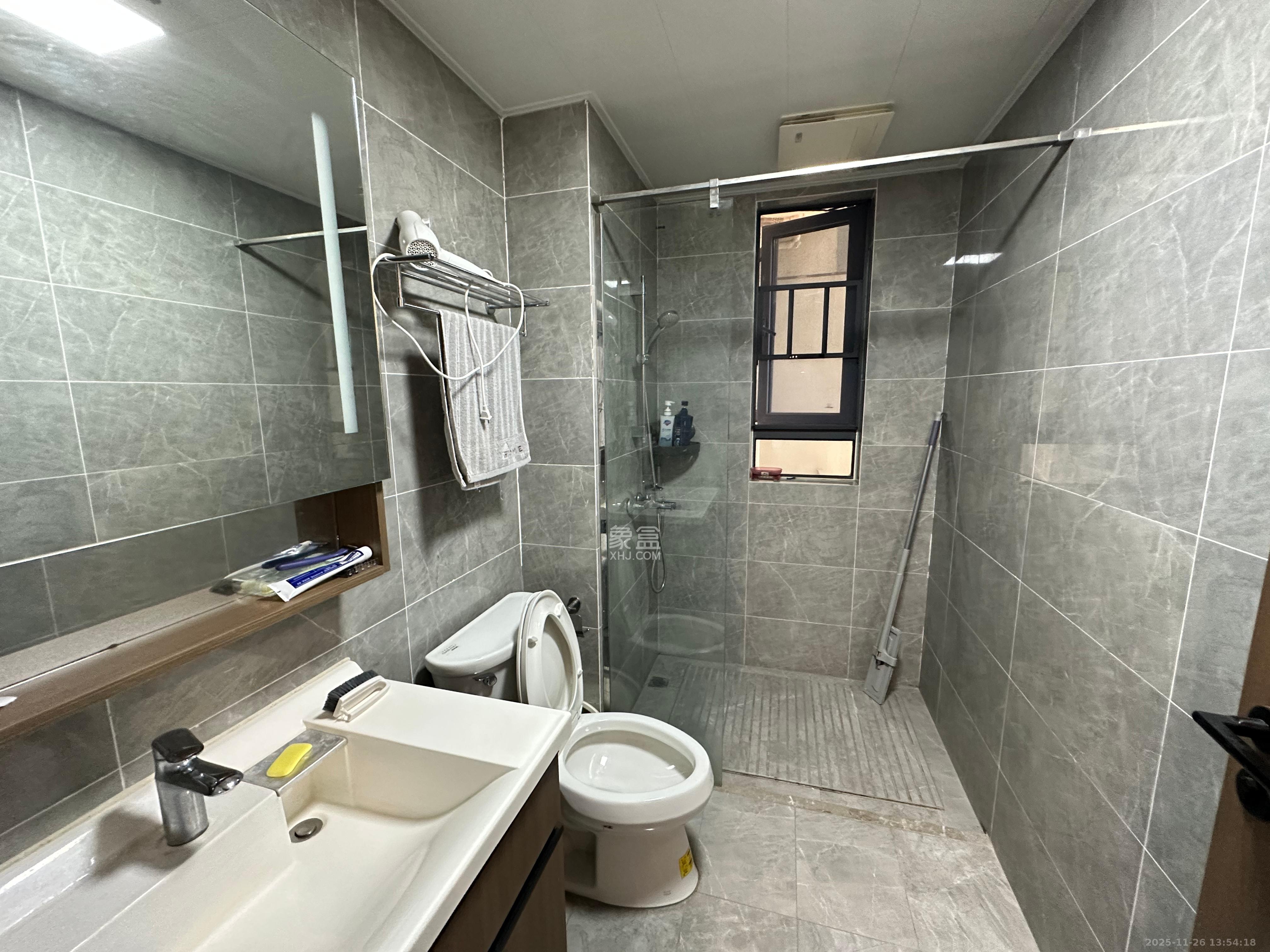 卓越中寰  3室2厅2卫    4500.0元/月室内图