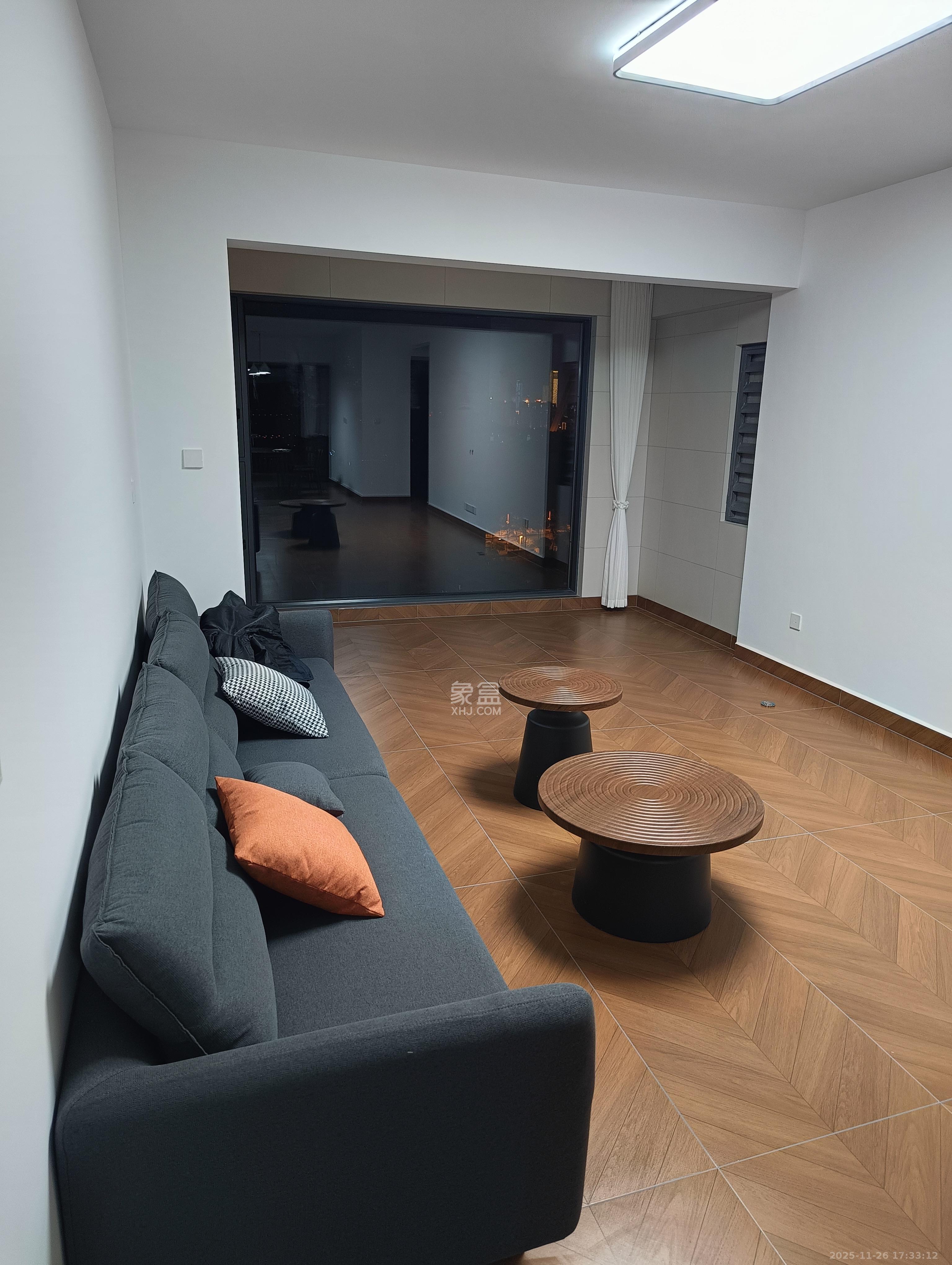 山月嘉园  3室2厅2卫    2500.0元/月