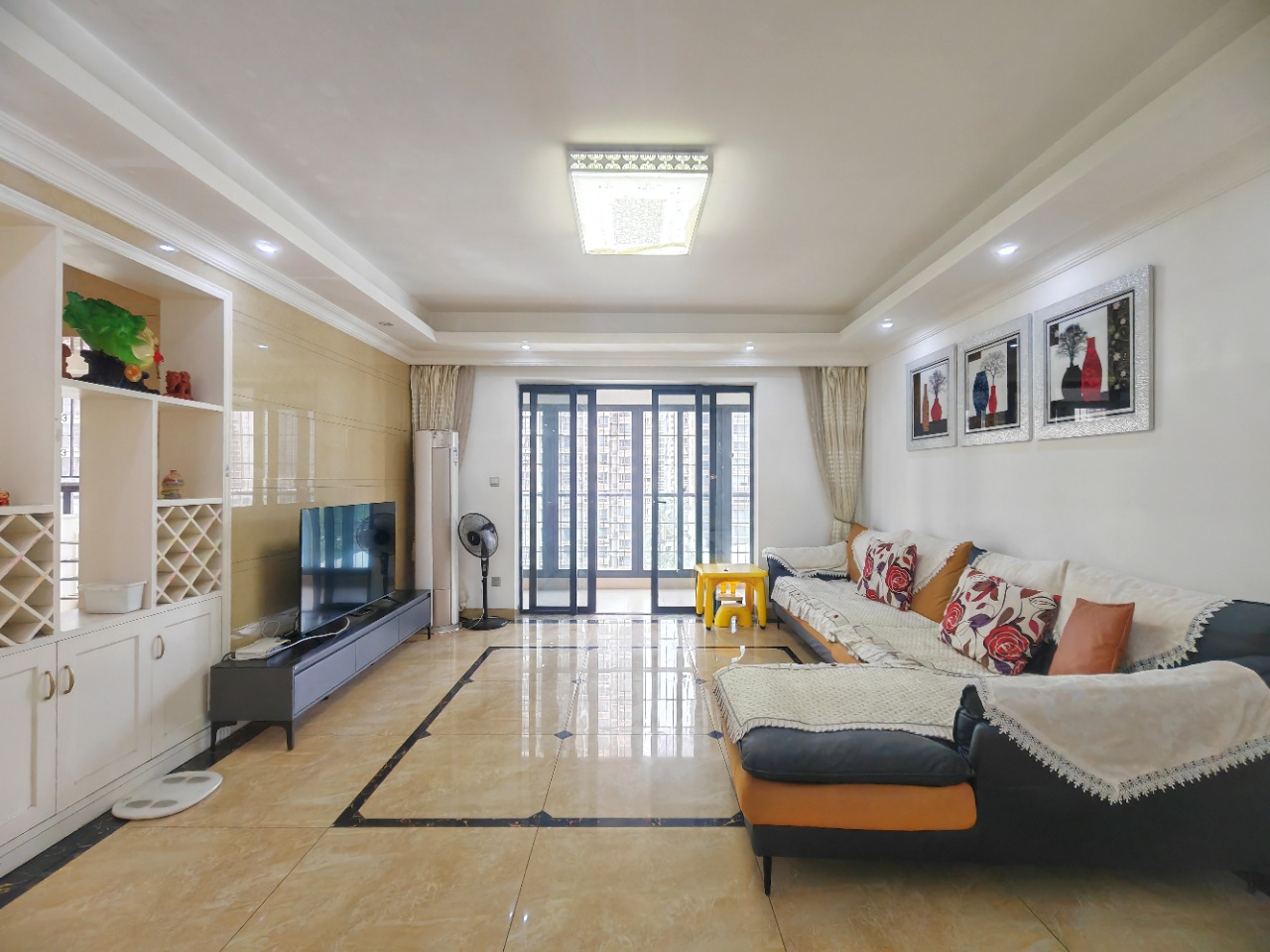 和信广场 4室2厅2卫 4200.0元/月 和信广场 4室2厅2卫 4200.0元/月室内图