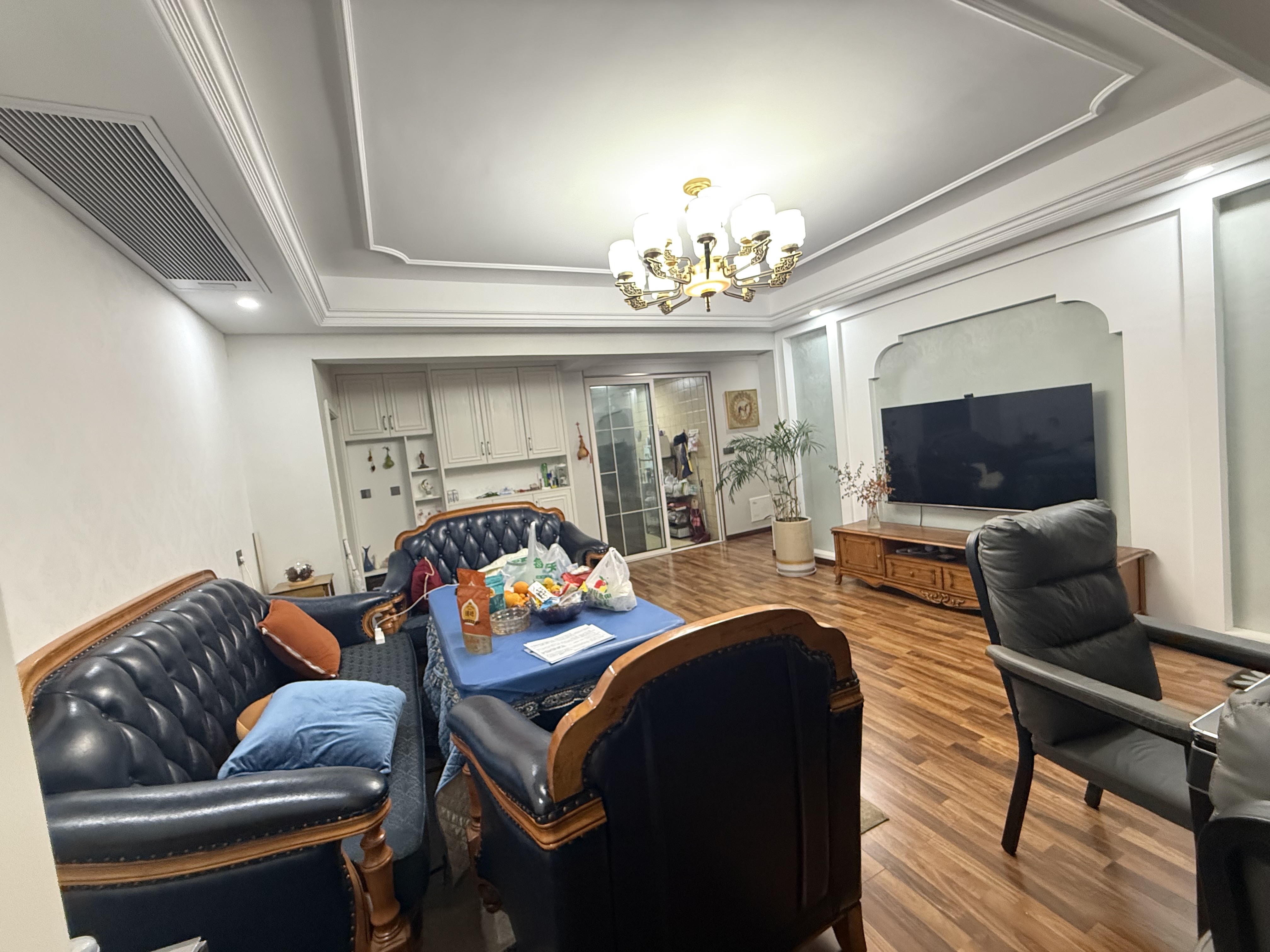 大同芙蓉二期(芙蓉广场) 4室2厅2卫 105.0万 大同芙蓉二期(芙蓉广场) 4室2厅2卫 105.0万客厅