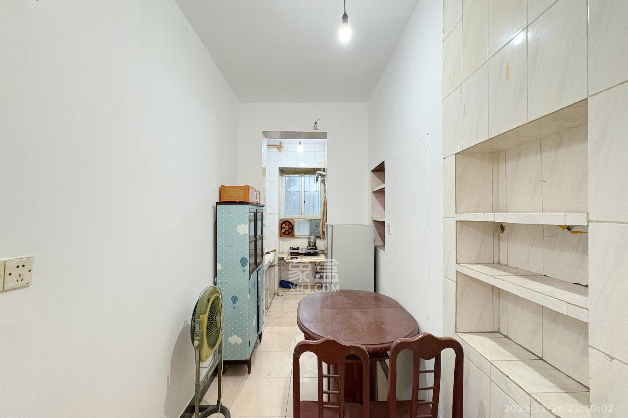 人民新村  2室2厅1卫    42.8万客厅