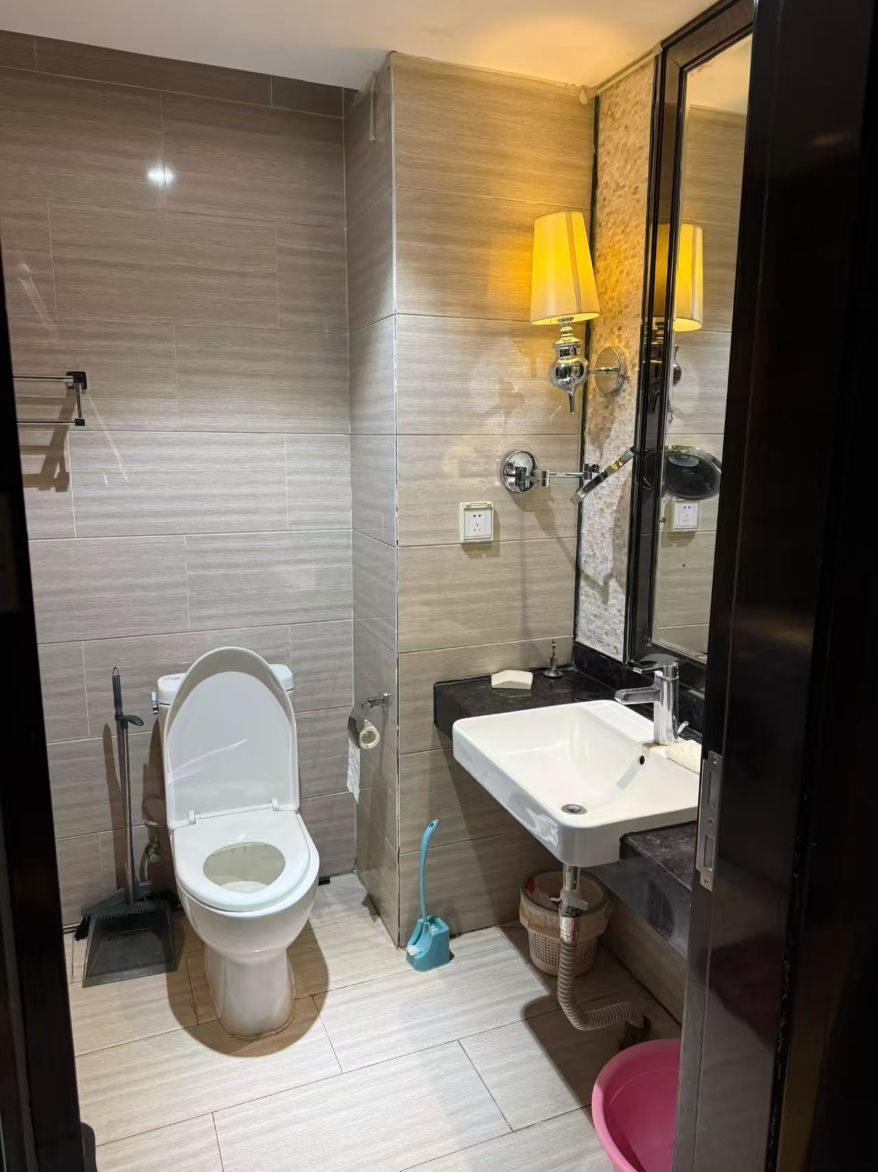 海航国际广场 1室0厅1卫 2200.0元/月 海航国际广场 1室0厅1卫 2200.0元/月室内图