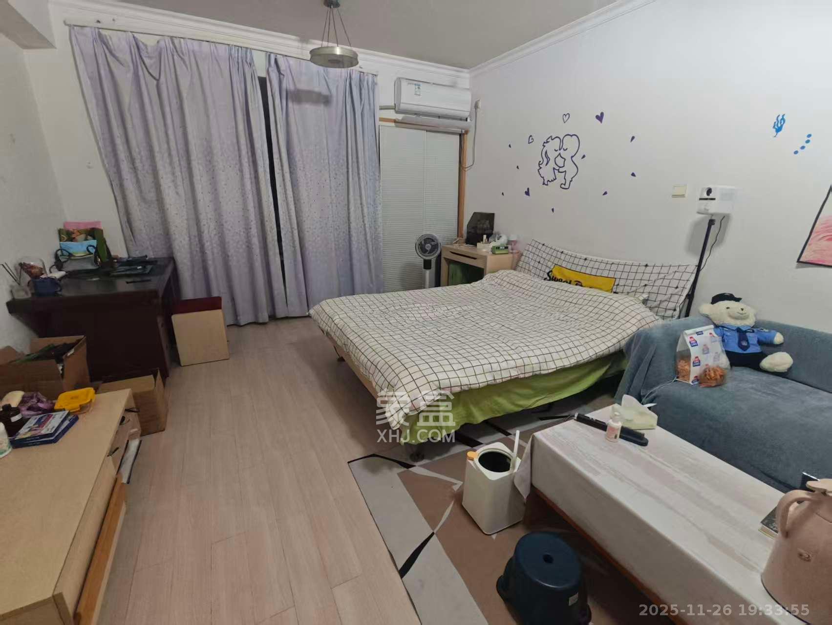 东一国际  1室1厅1卫    1600.0元/月