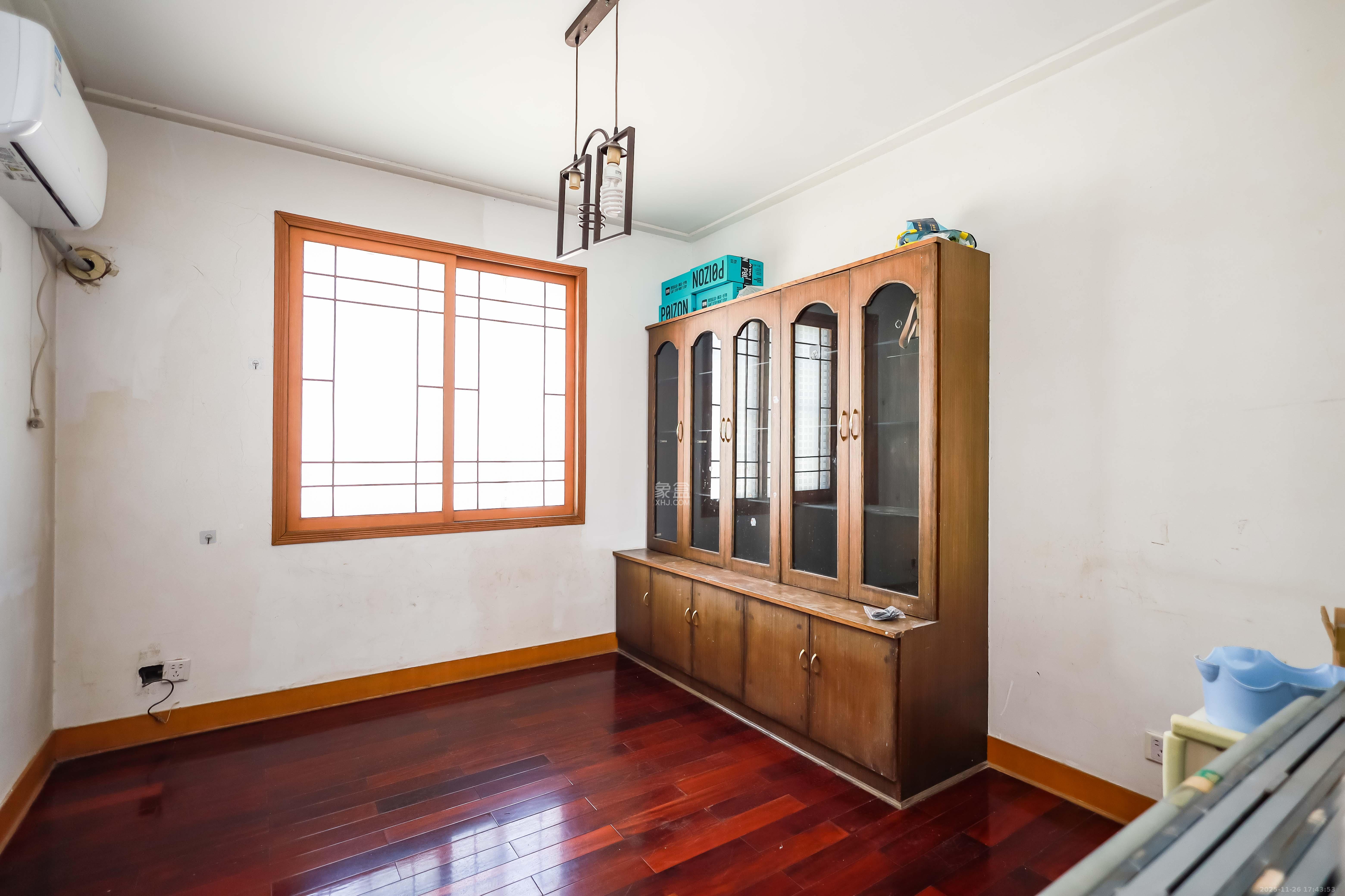 咸嘉新村嘉兴苑 5室3厅3卫 165.0万 咸嘉新村嘉兴苑 5室3厅3卫 165.0万卧室