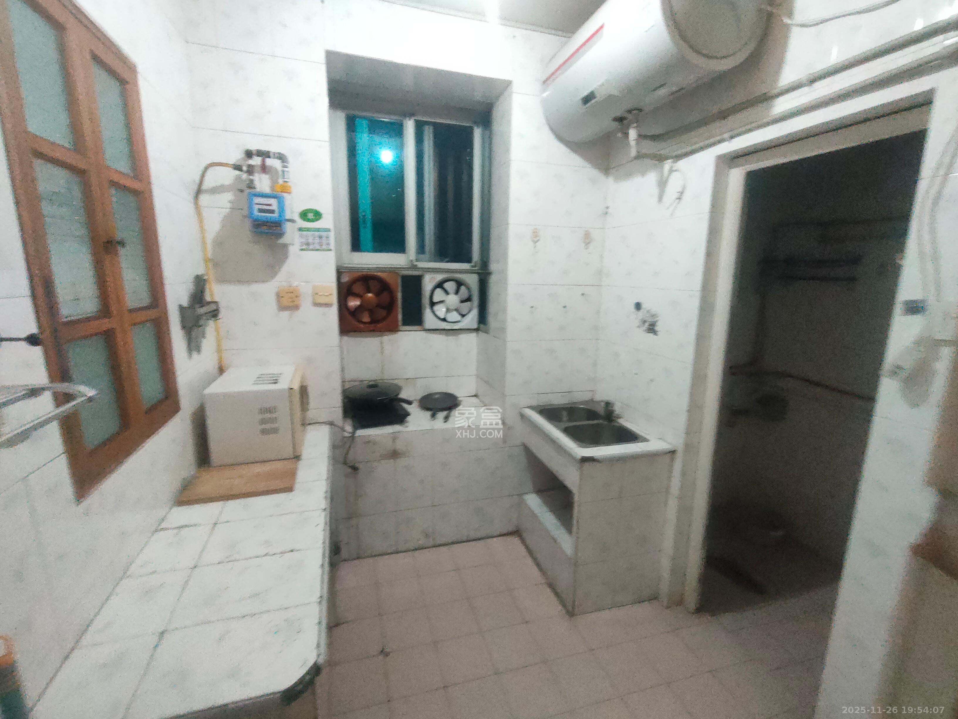 女子监狱单位宿舍 2室2厅1卫 1200.0元/月 女子监狱单位宿舍 2室2厅1卫 1200.0元/月室内图