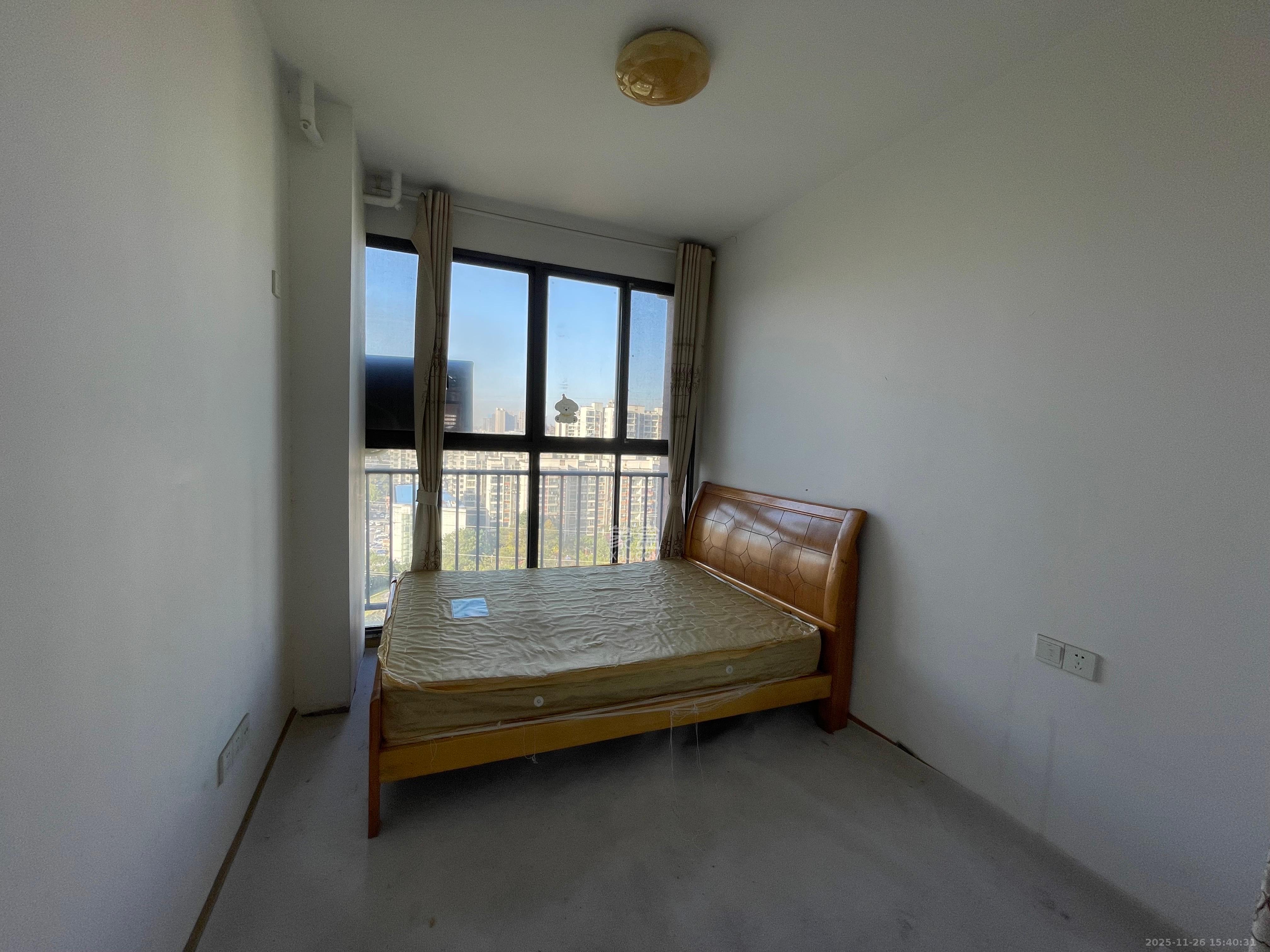 翡翠云天  3室2厅1卫    1200.0元/月室内图