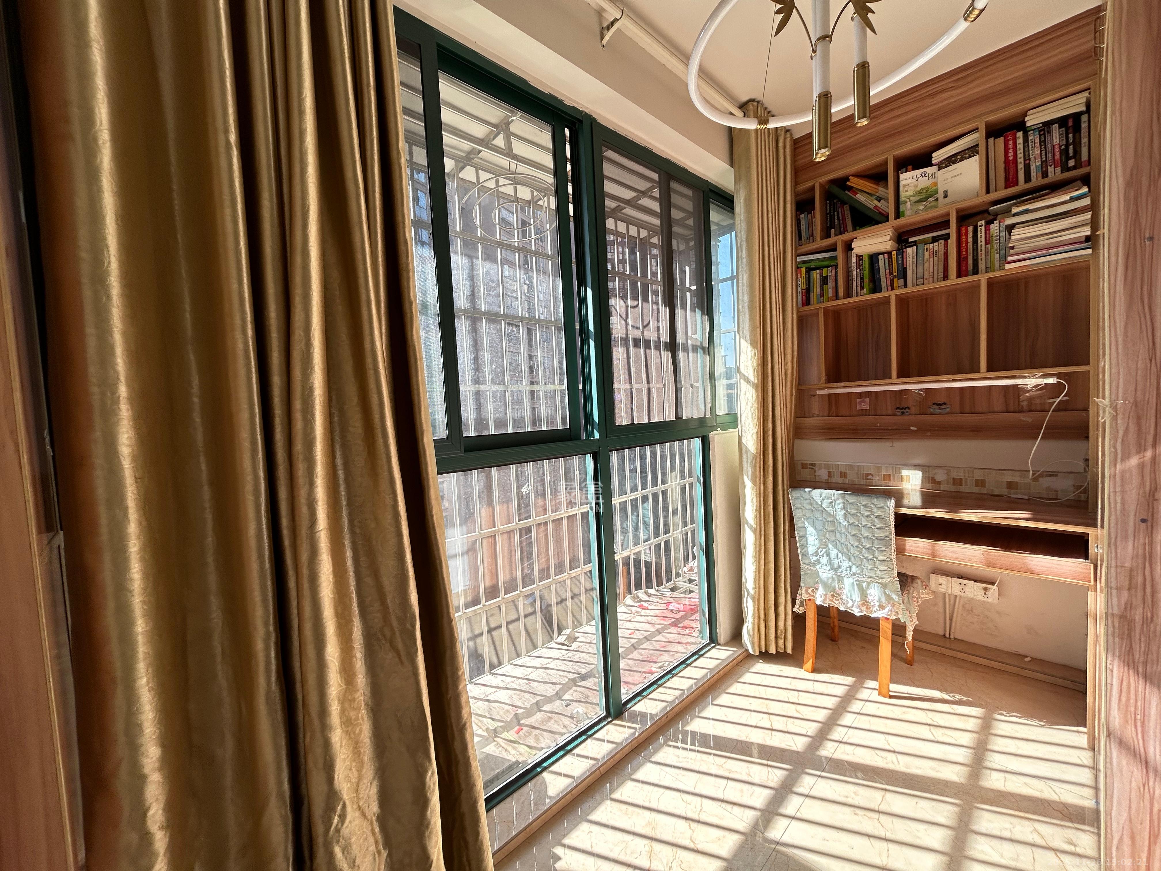 枫树园 2室2厅1卫 2100.0元/月 枫树园 2室2厅1卫 2100.0元/月室内图