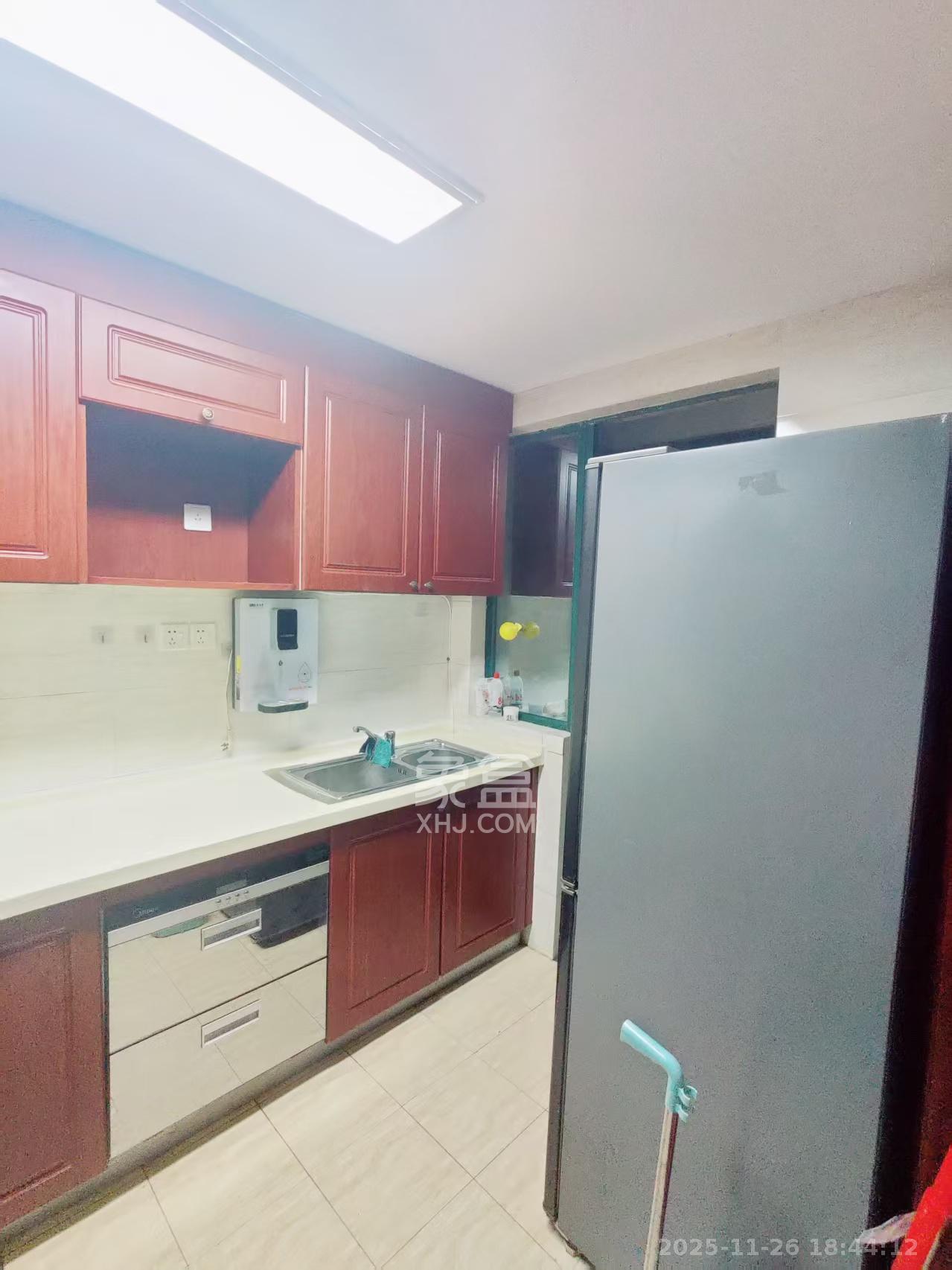 富基世纪公园  3室2厅2卫    1800.0元/月室内图