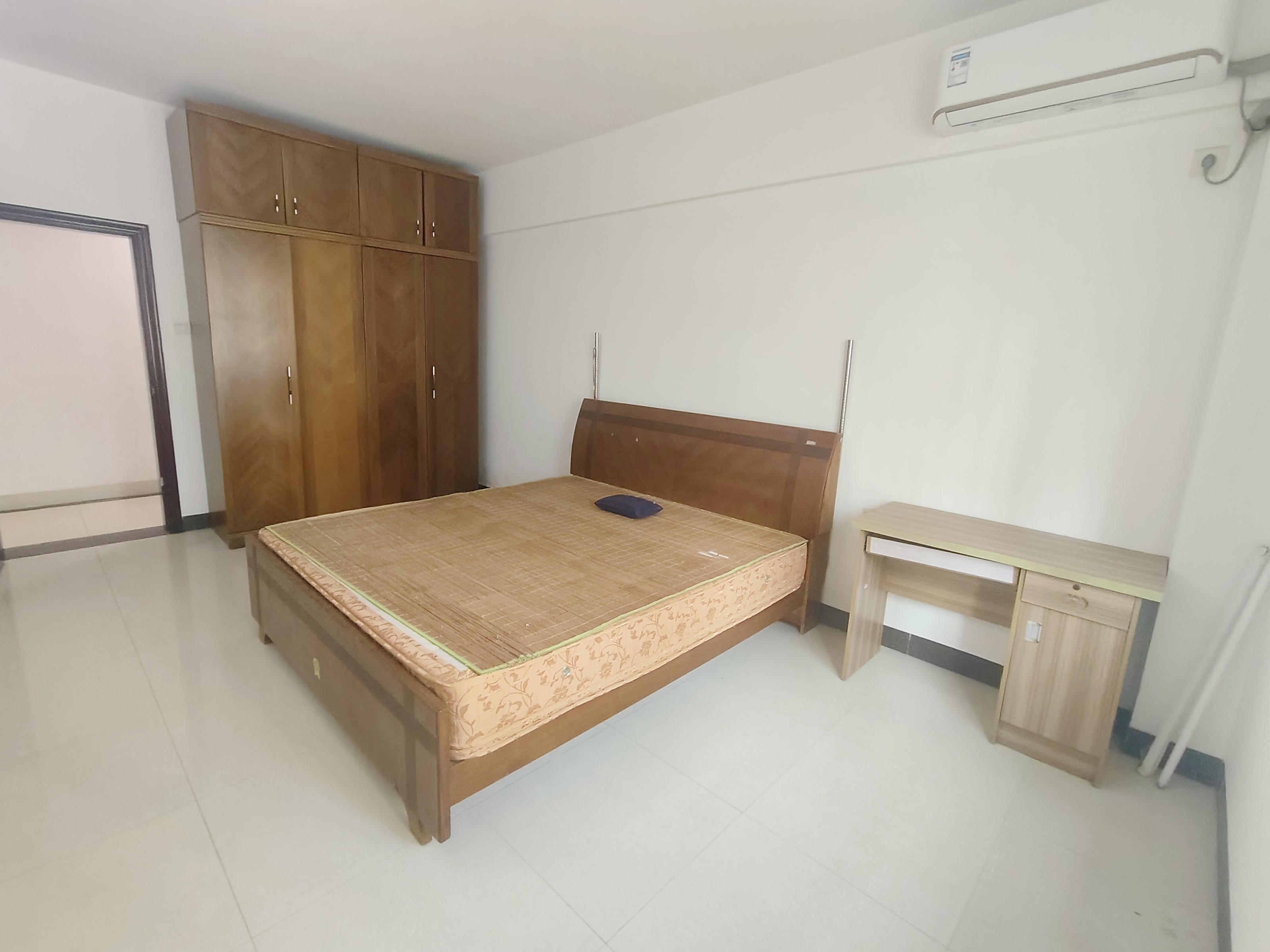 海口交通局宿舍 4室2厅2卫 2900.0元/月 海口交通局宿舍 4室2厅2卫 2900.0元/月室内图