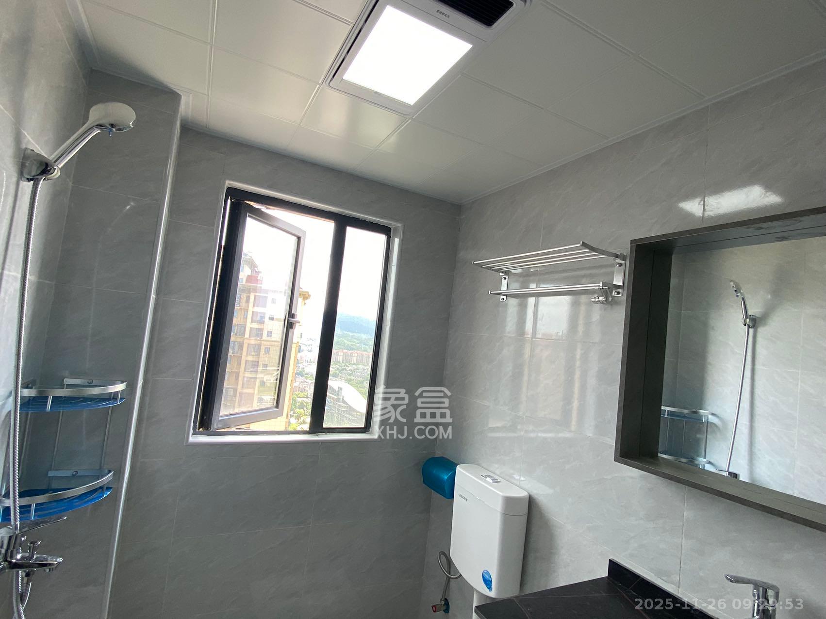 荣盛岳麓峰景 3室2厅2卫 2200.0元/月 荣盛岳麓峰景 3室2厅2卫 2200.0元/月室内图