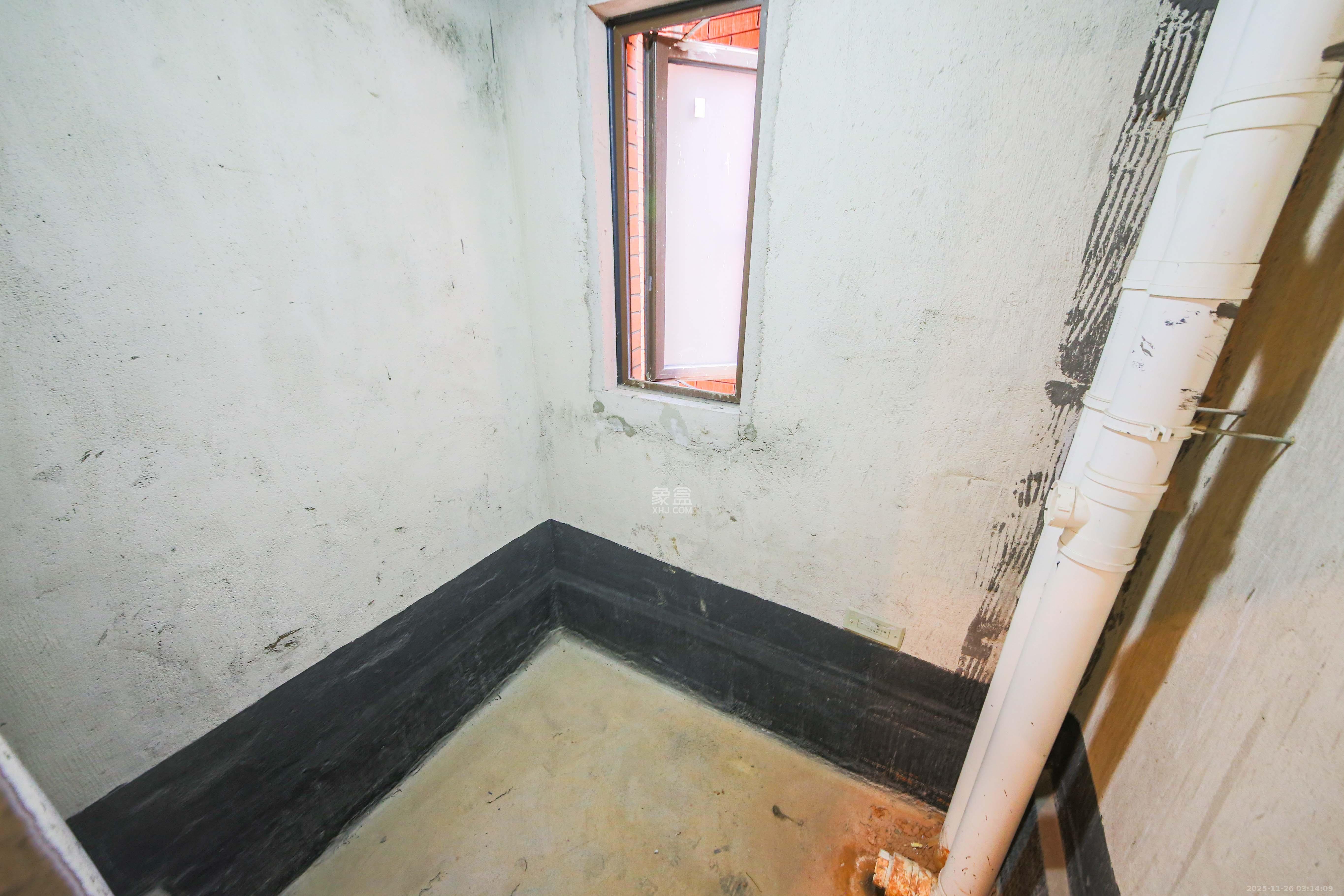 香缇雅苑(鑫远翡丽郡二期) 4室2厅2卫 175.0万 香缇雅苑(鑫远翡丽郡二期) 4室2厅2卫 175.0万卫生间