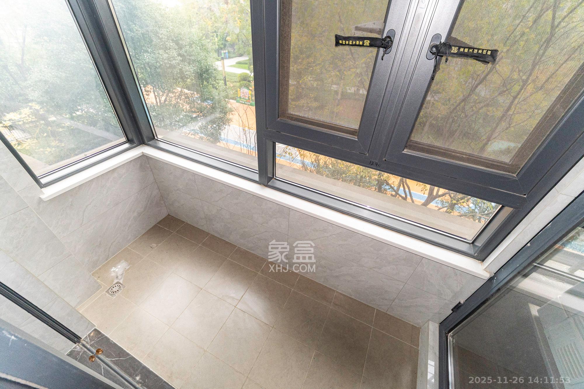 运达锦绣广场 3室2厅2卫 148.0万 运达锦绣广场 3室2厅2卫 148.0万阳台