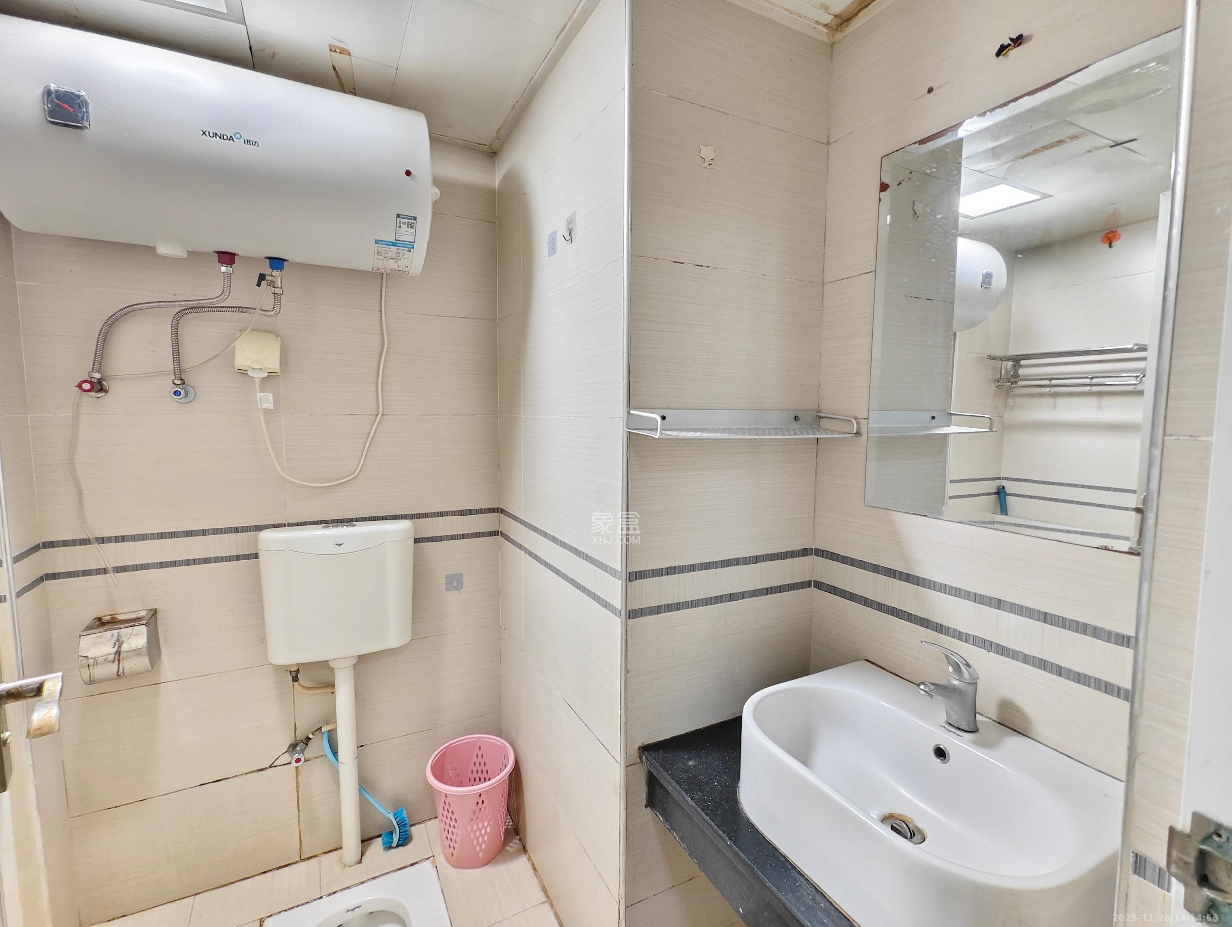 月亮湾草莓街区一、二期 1室1厅2卫 1000.0元/月 月亮湾草莓街区一、二期 1室1厅2卫 1000.0元/月室内图