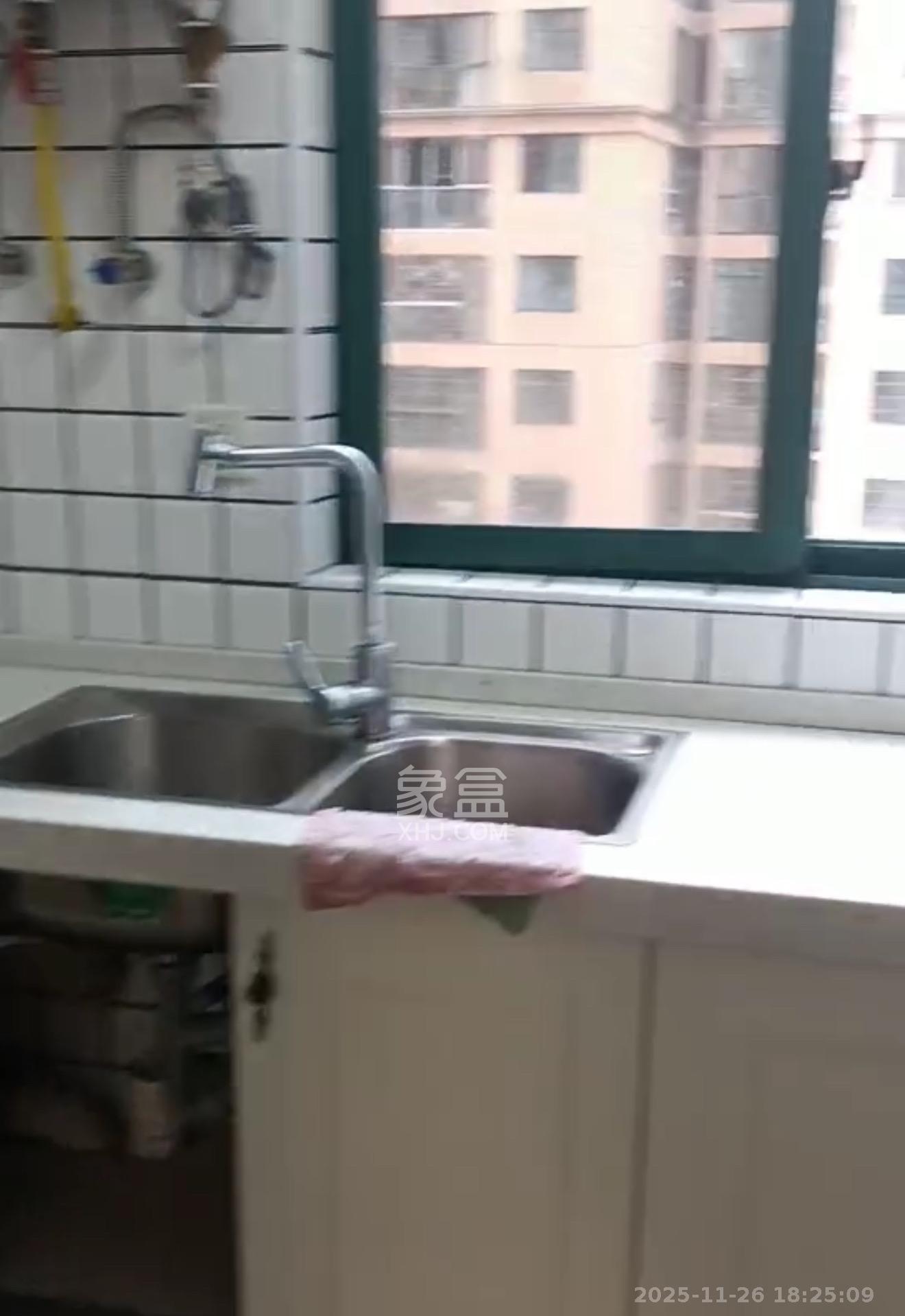 洋湖时代  3室2厅1卫    2300.0元/月室内图