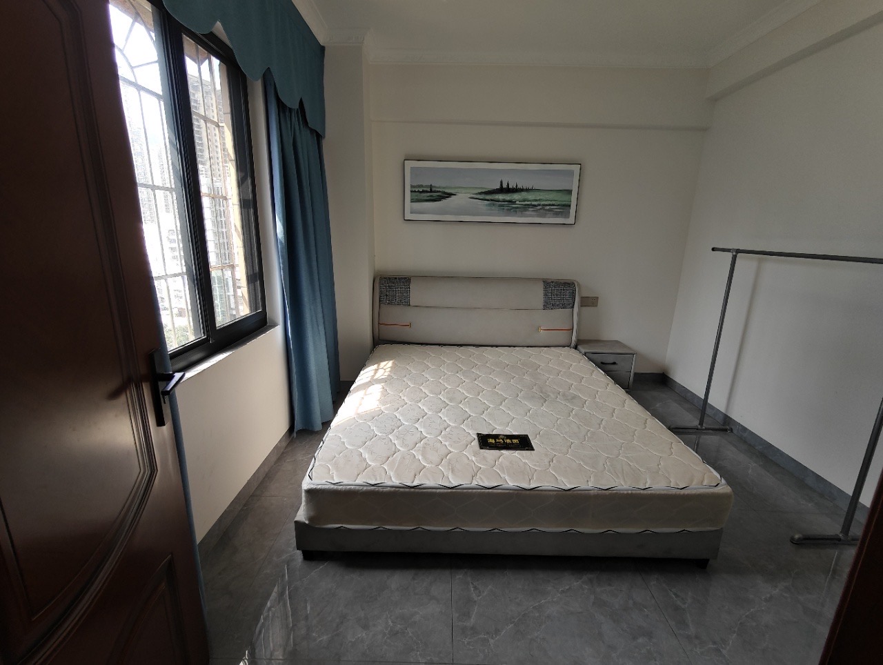 广南大厦  3室1厅1卫    79.0万客厅