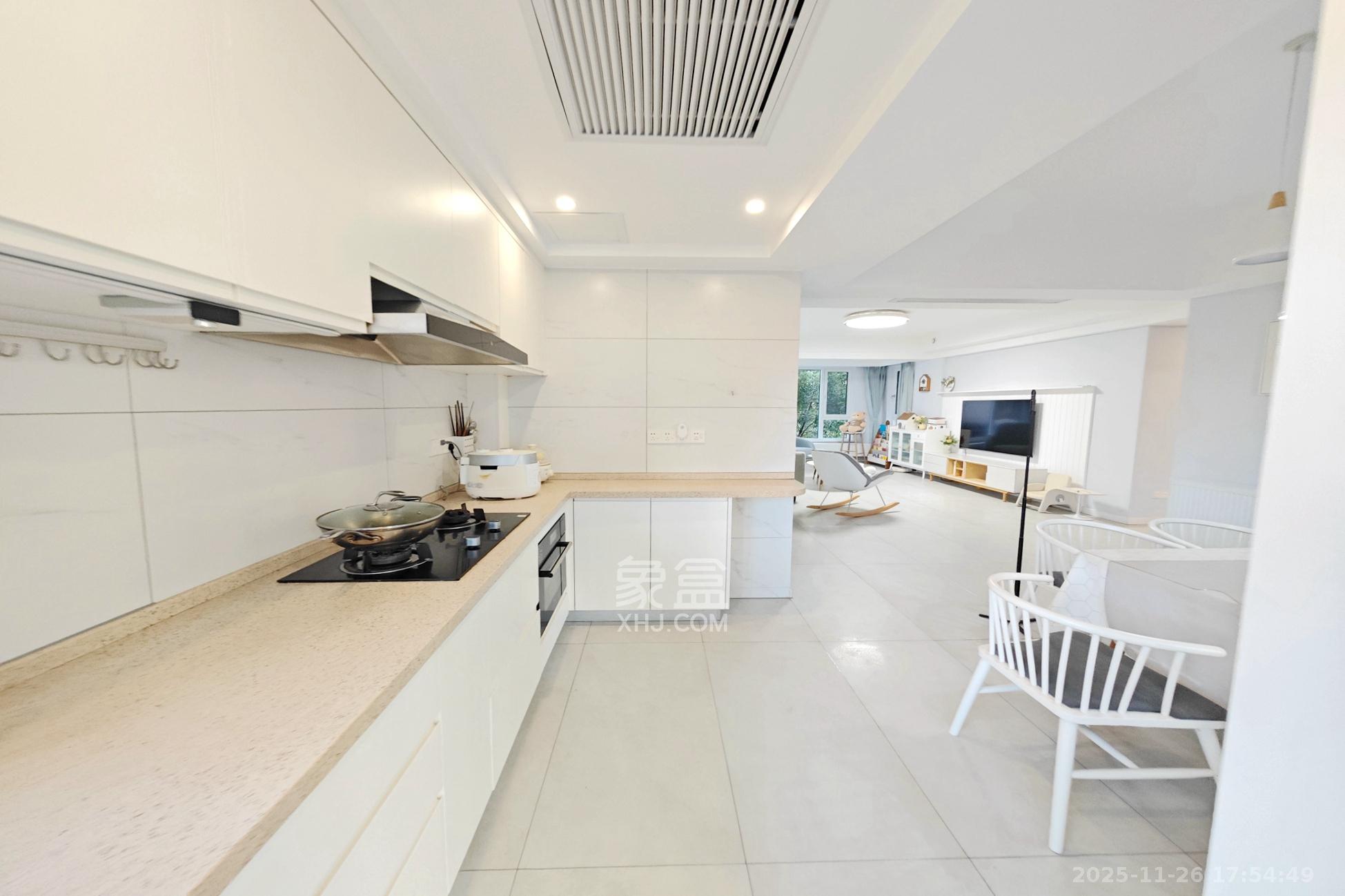 建发中央悦府  4室2厅2卫    189.0万厨房