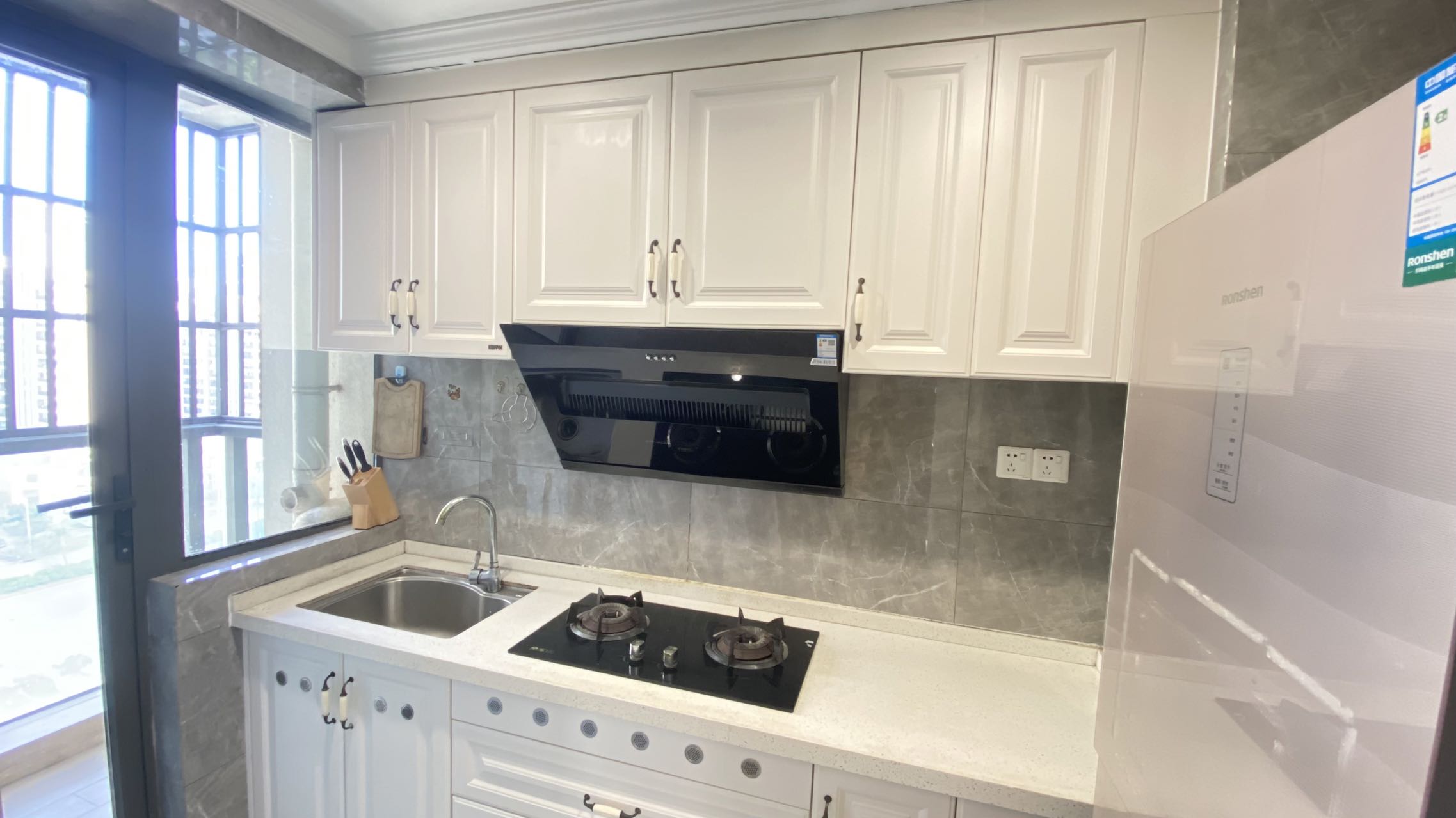 晨晖玺樾  3室2厅1卫    2000.0元/月室内图