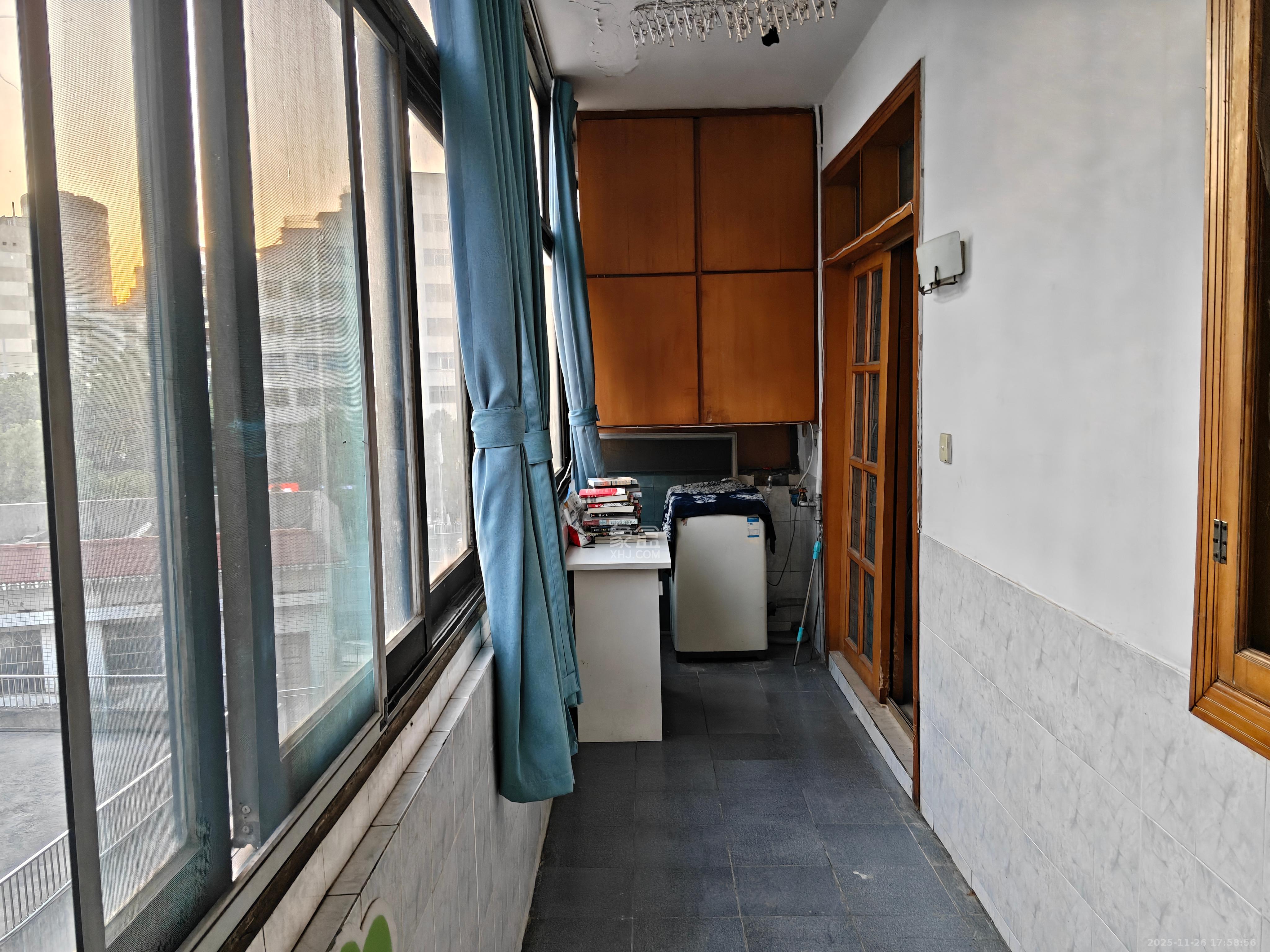 湖商住宅楼 3室1厅1卫 2200.0元/月 湖商住宅楼 3室1厅1卫 2200.0元/月室内图