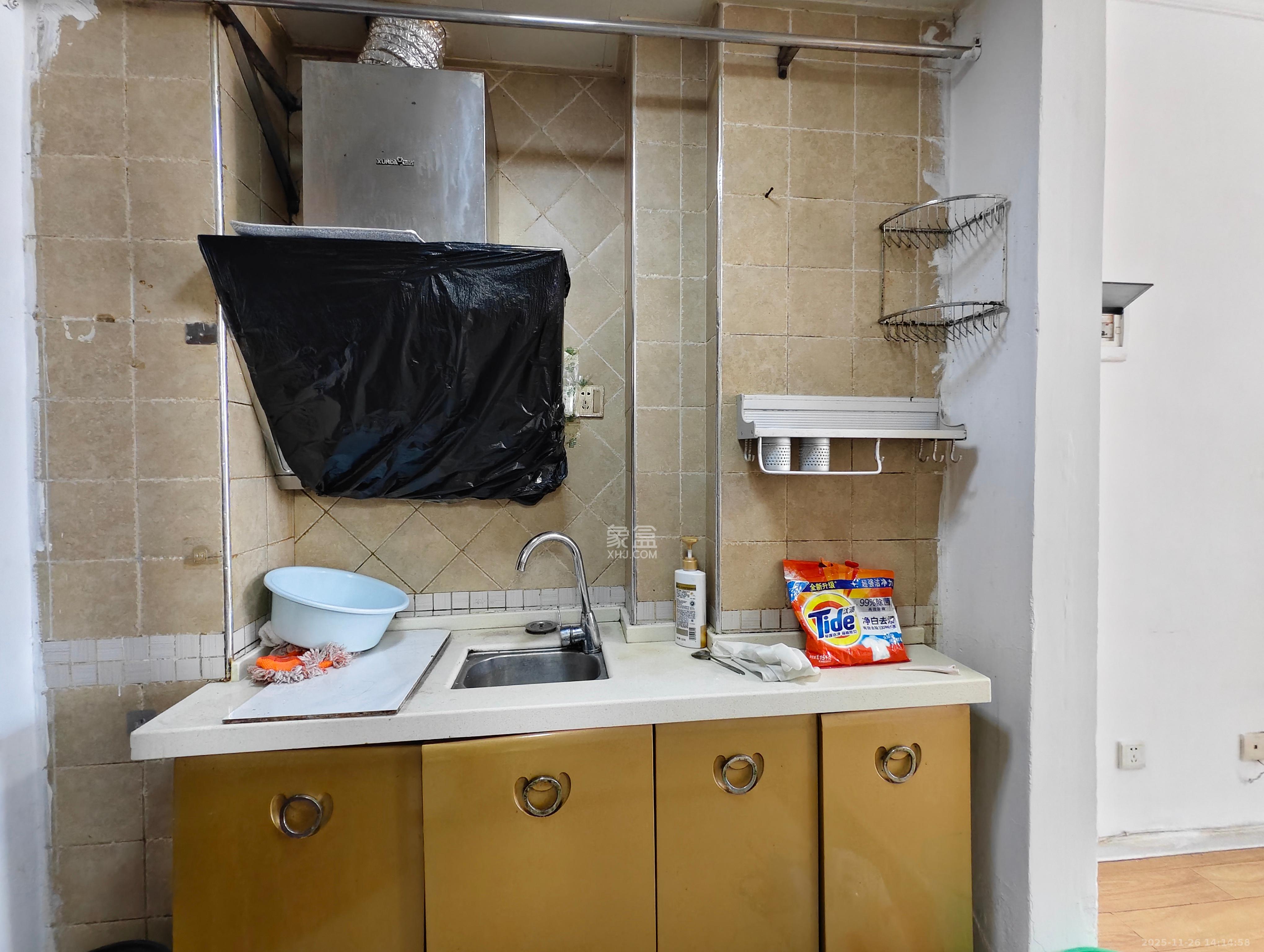 月亮湾草莓街区一、二期 1室1厅2卫 1000.0元/月 月亮湾草莓街区一、二期 1室1厅2卫 1000.0元/月室内图