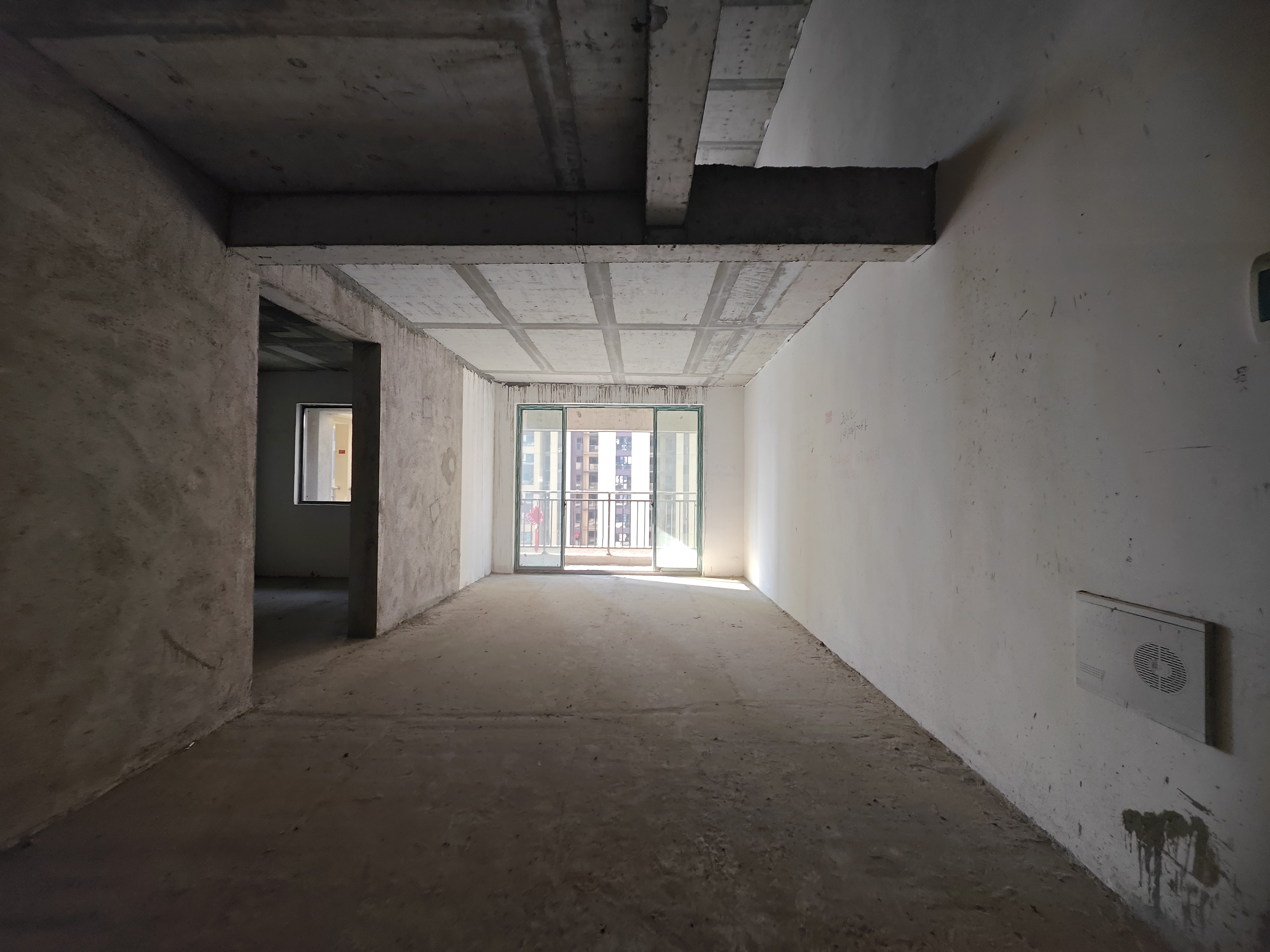 融冠蜜城 4室2厅2卫 85.0万 融冠蜜城 4室2厅2卫 85.0万客厅