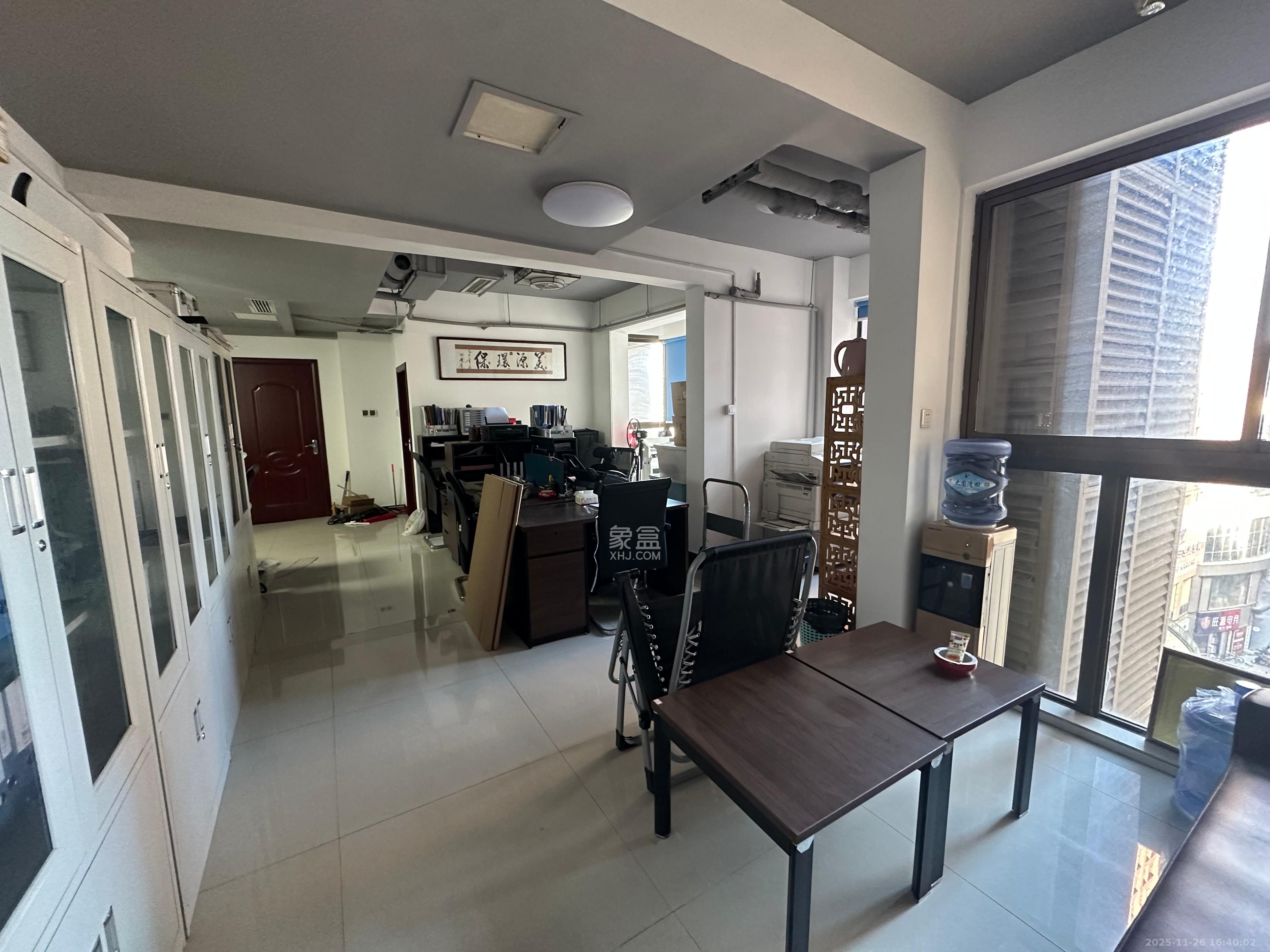 华晨国际公馆  3室2厅1卫    3000.0元/月室内图