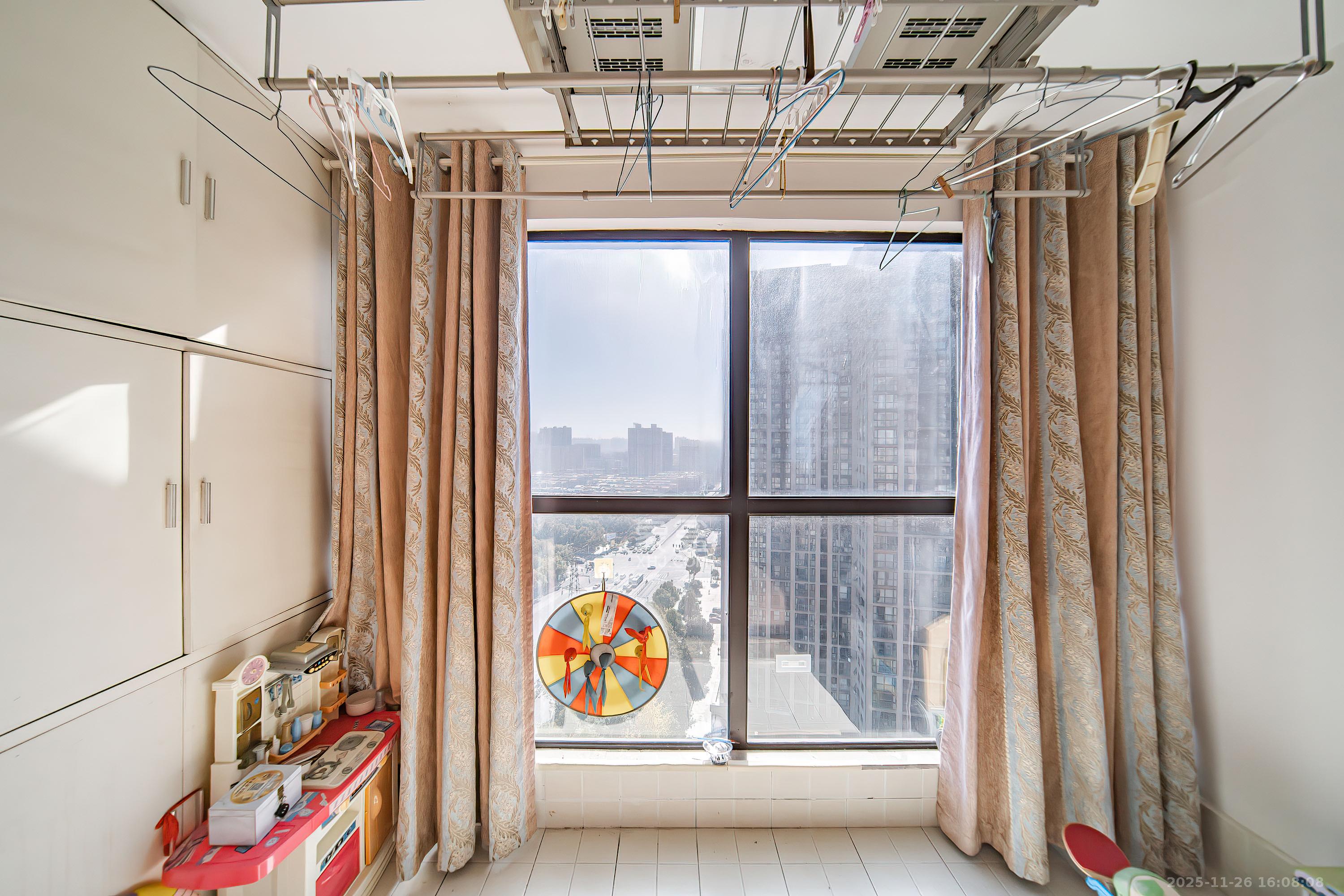 金土地第一湾  3室2厅2卫    86.8万阳台