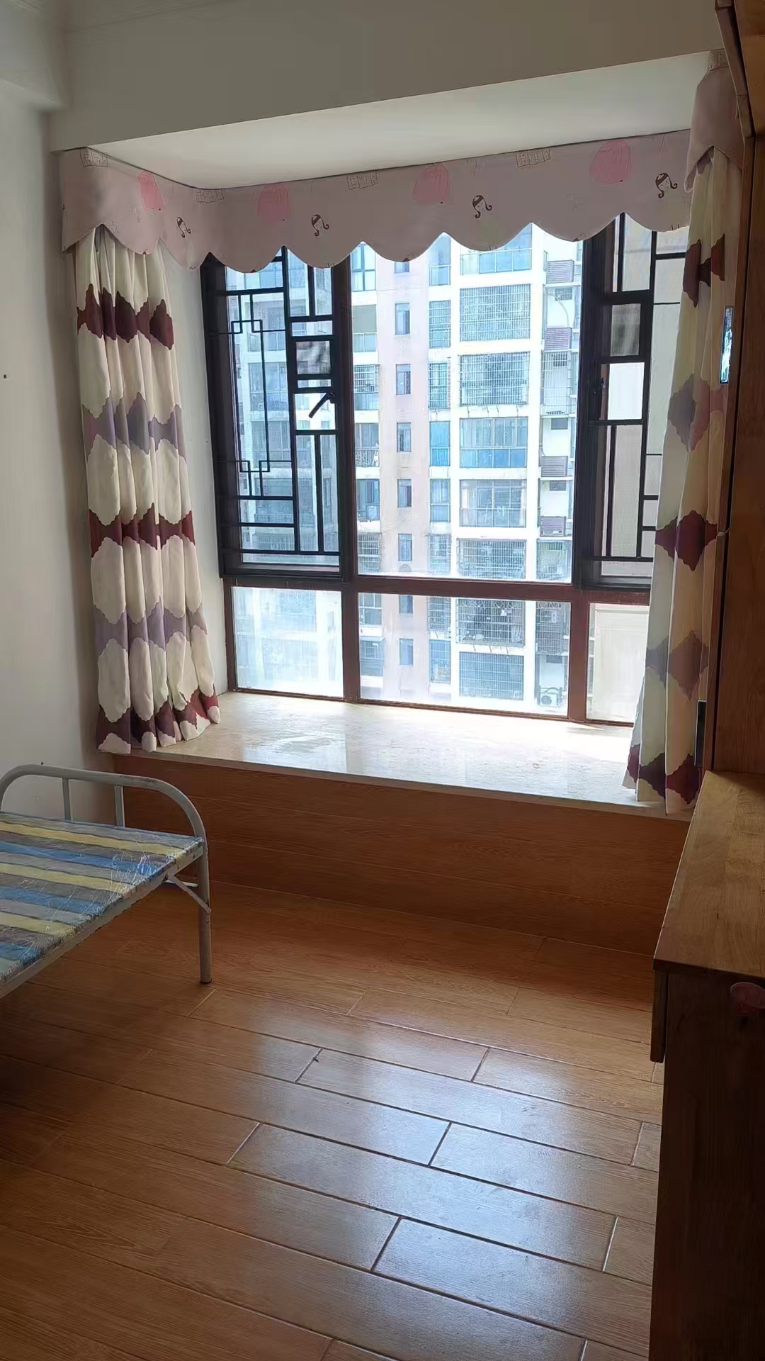 山海苑 3室2厅1卫 2500.0元/月 山海苑 3室2厅1卫 2500.0元/月室内图