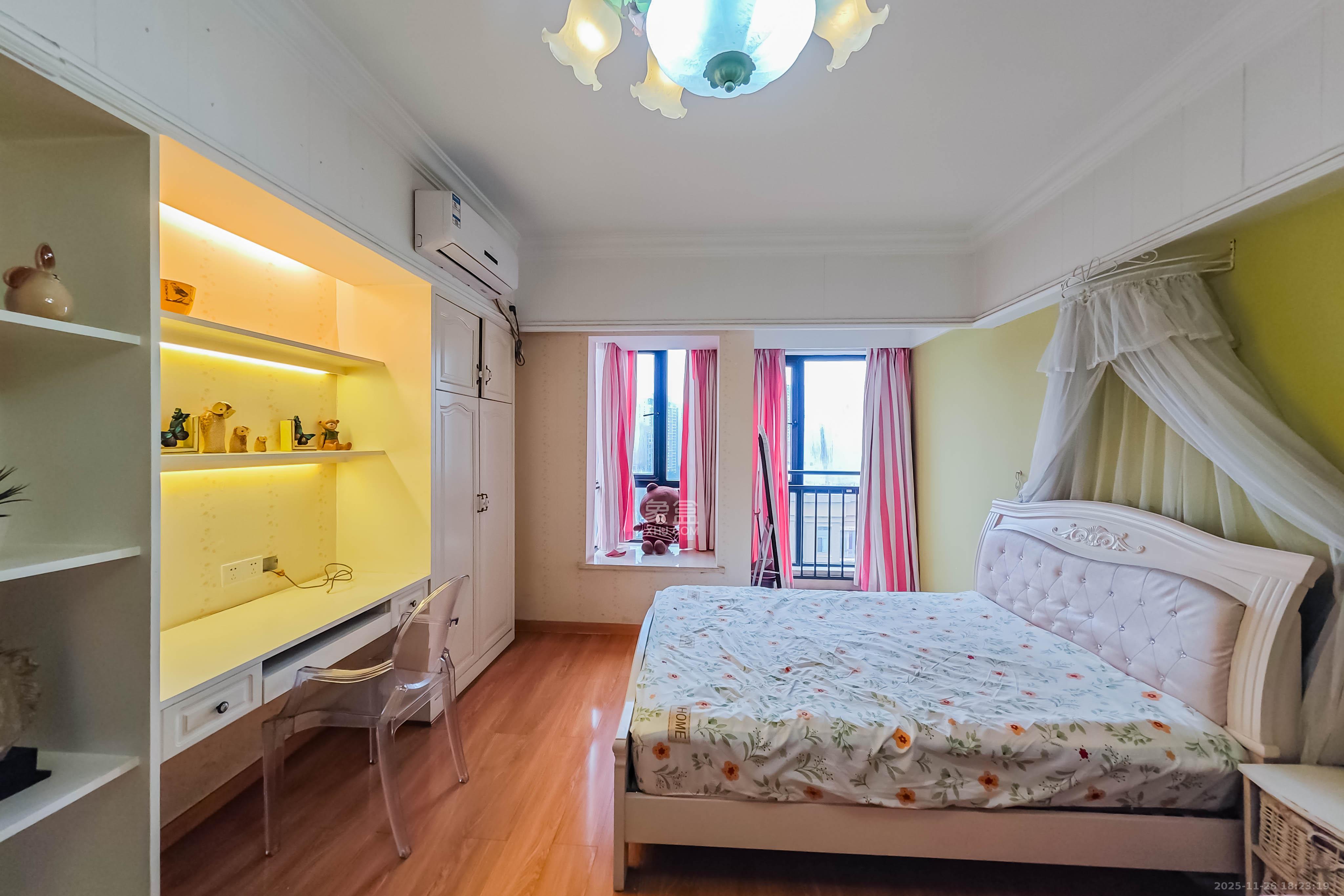 英郡年华 1室1厅1卫 23.0万 英郡年华 1室1厅1卫 23.0万客厅