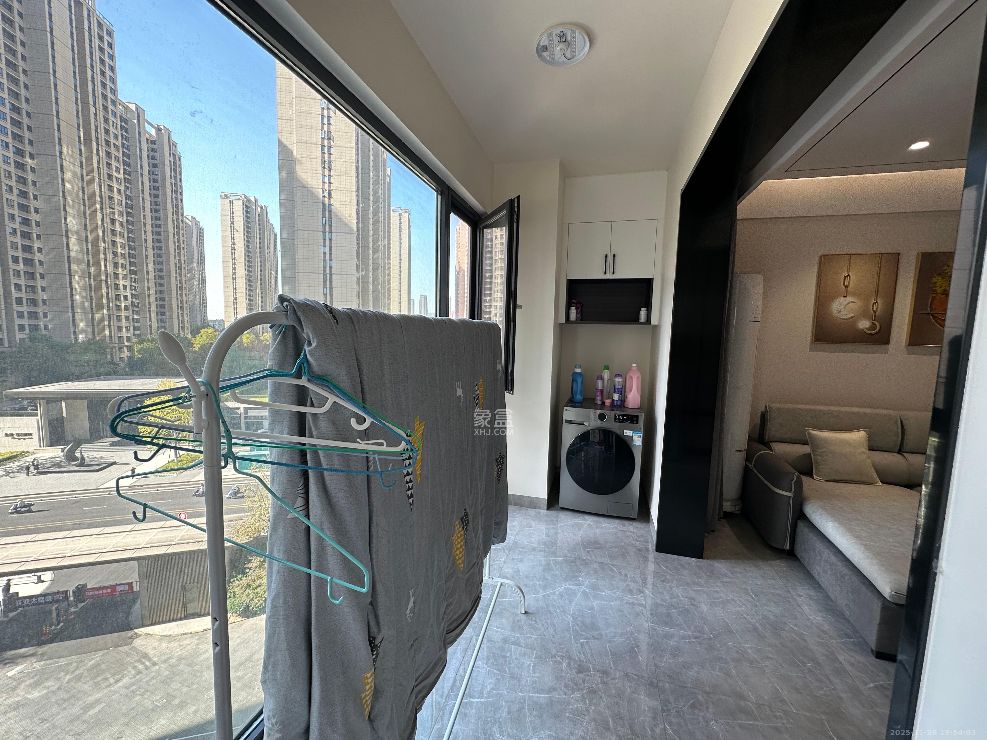 卓越中寰 3室2厅2卫 4500.0元/月 卓越中寰 3室2厅2卫 4500.0元/月室内图