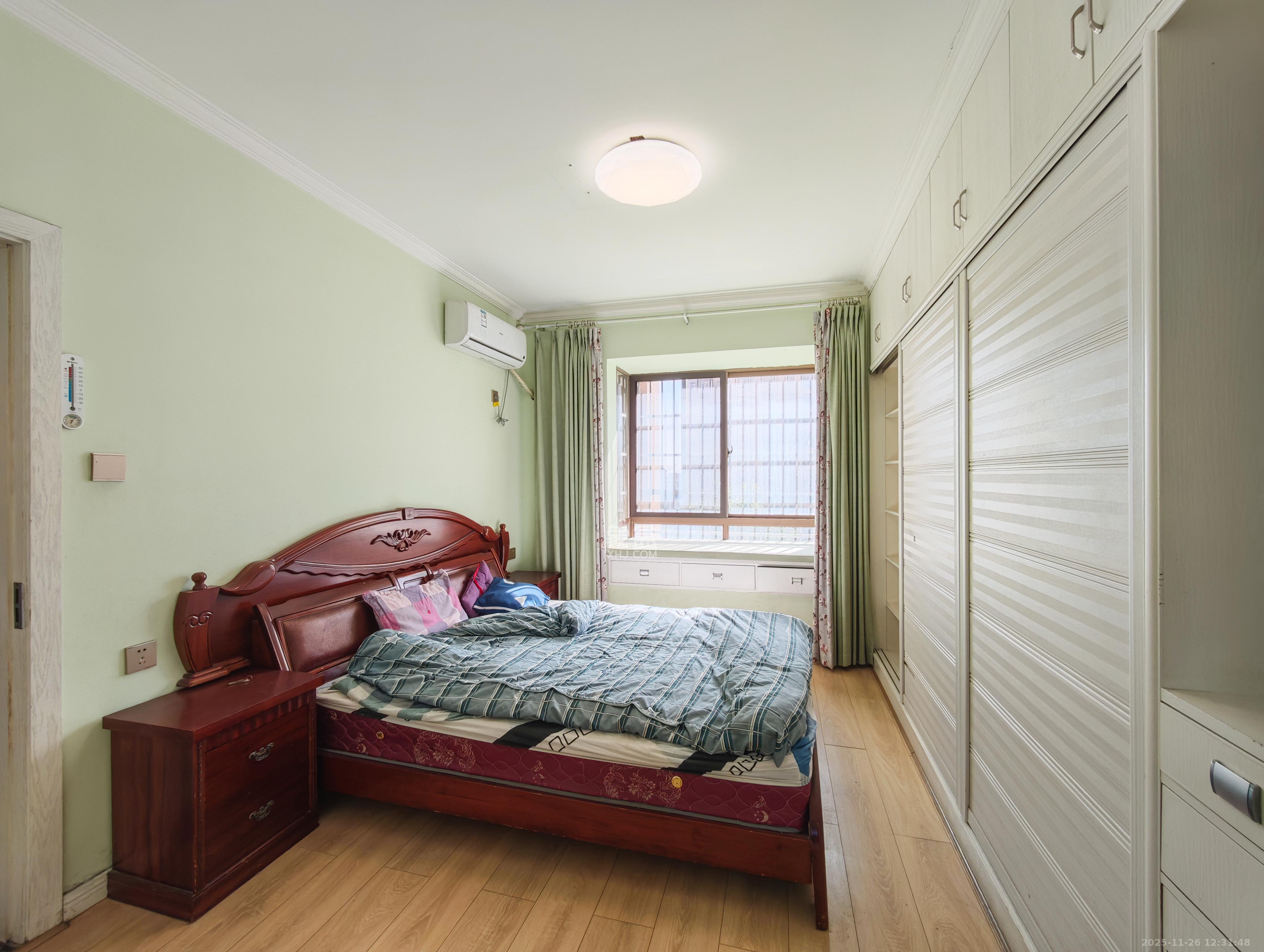 新城景苑  4室2厅1卫    63.8万卧室