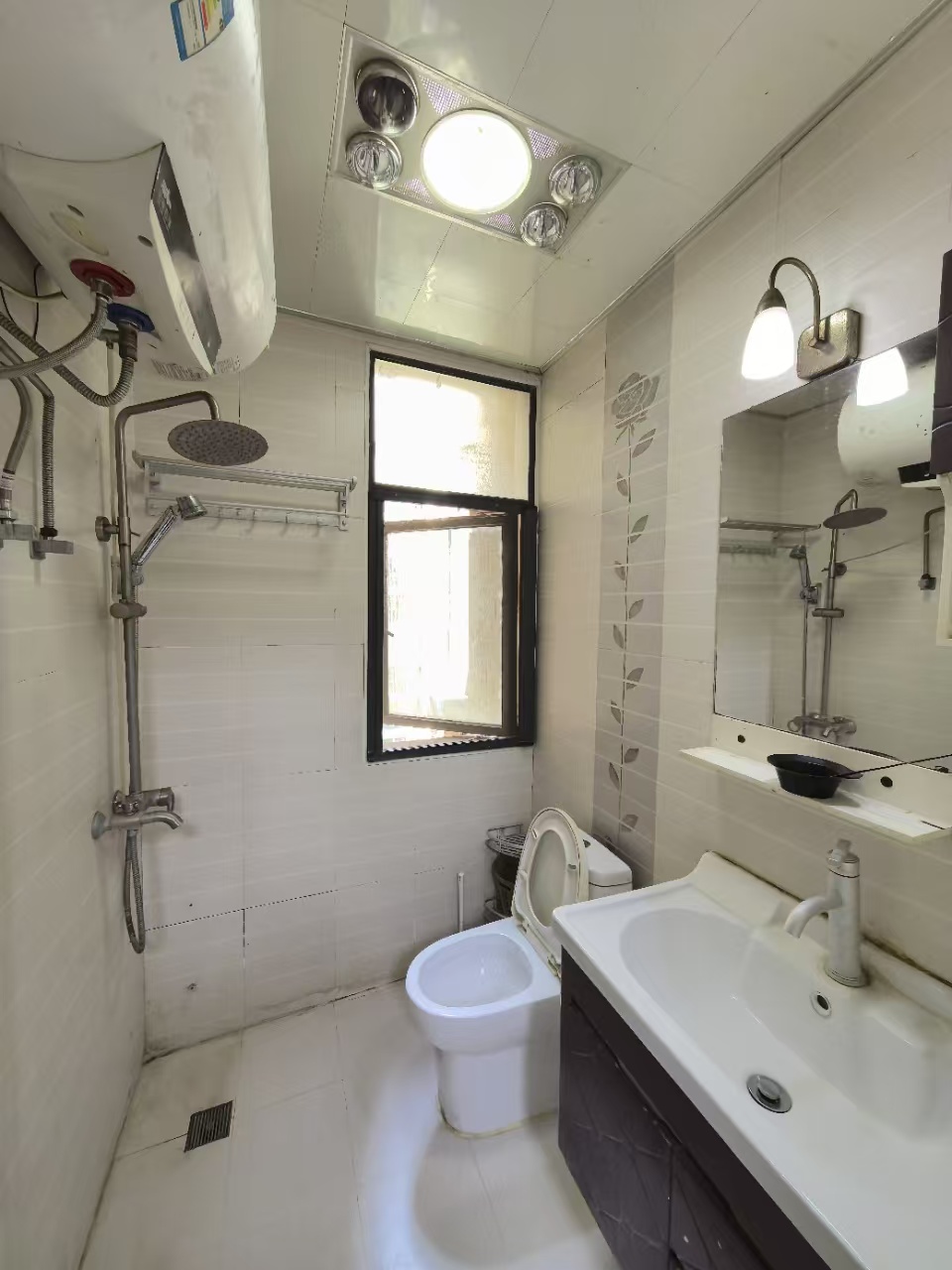 水映豪廷(一,二,三期) 1室1厅1卫 1200.0元/月 水映豪廷(一,二,三期) 1室1厅1卫 1200.0元/月室内图