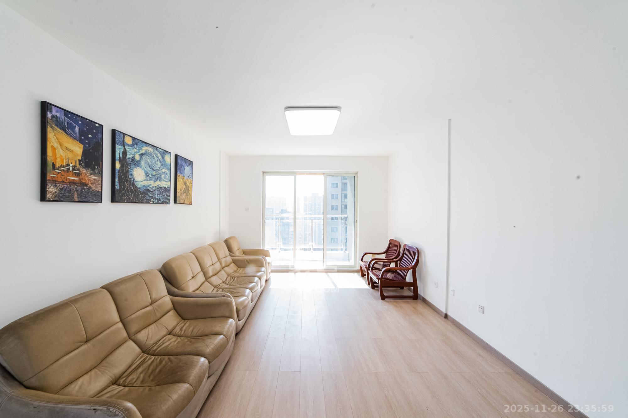 北辰三角洲E4区  1室2厅2卫    142.0万