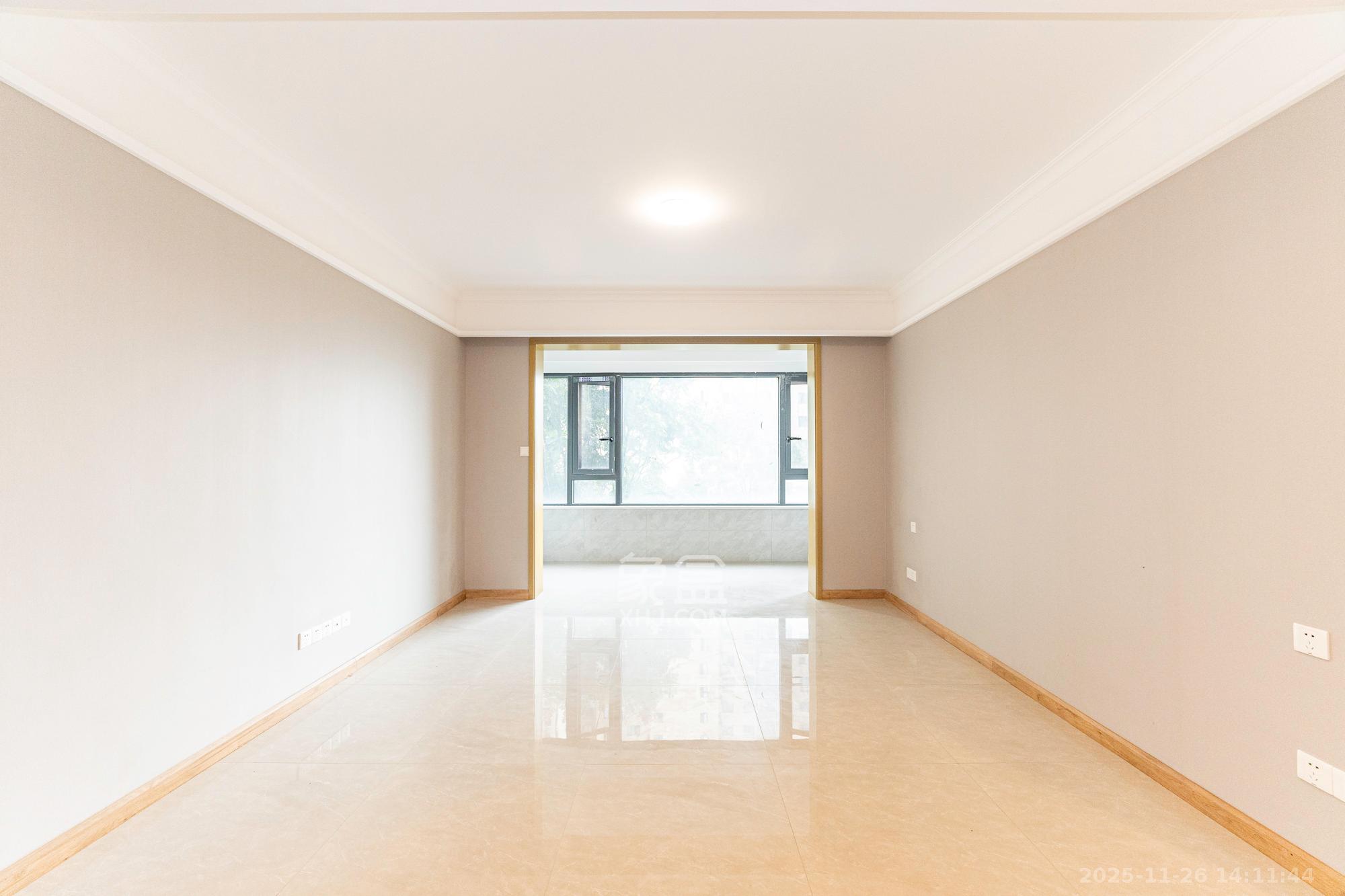 运达锦绣广场 3室2厅2卫 148.0万 运达锦绣广场 3室2厅2卫 148.0万客厅