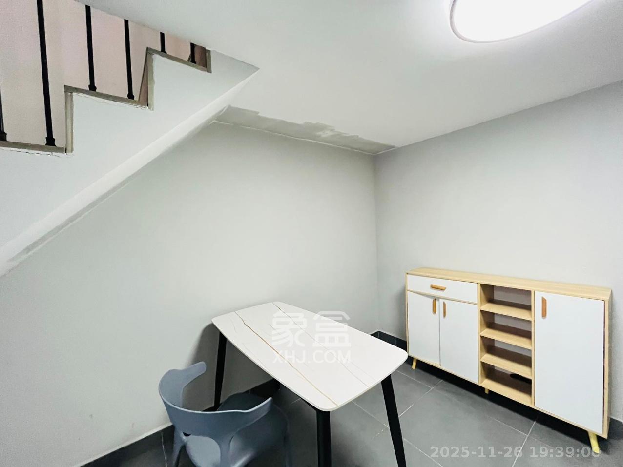 裕天国际商汇中心 1室1厅1卫 1600.0元/月 裕天国际商汇中心 1室1厅1卫 1600.0元/月室内图