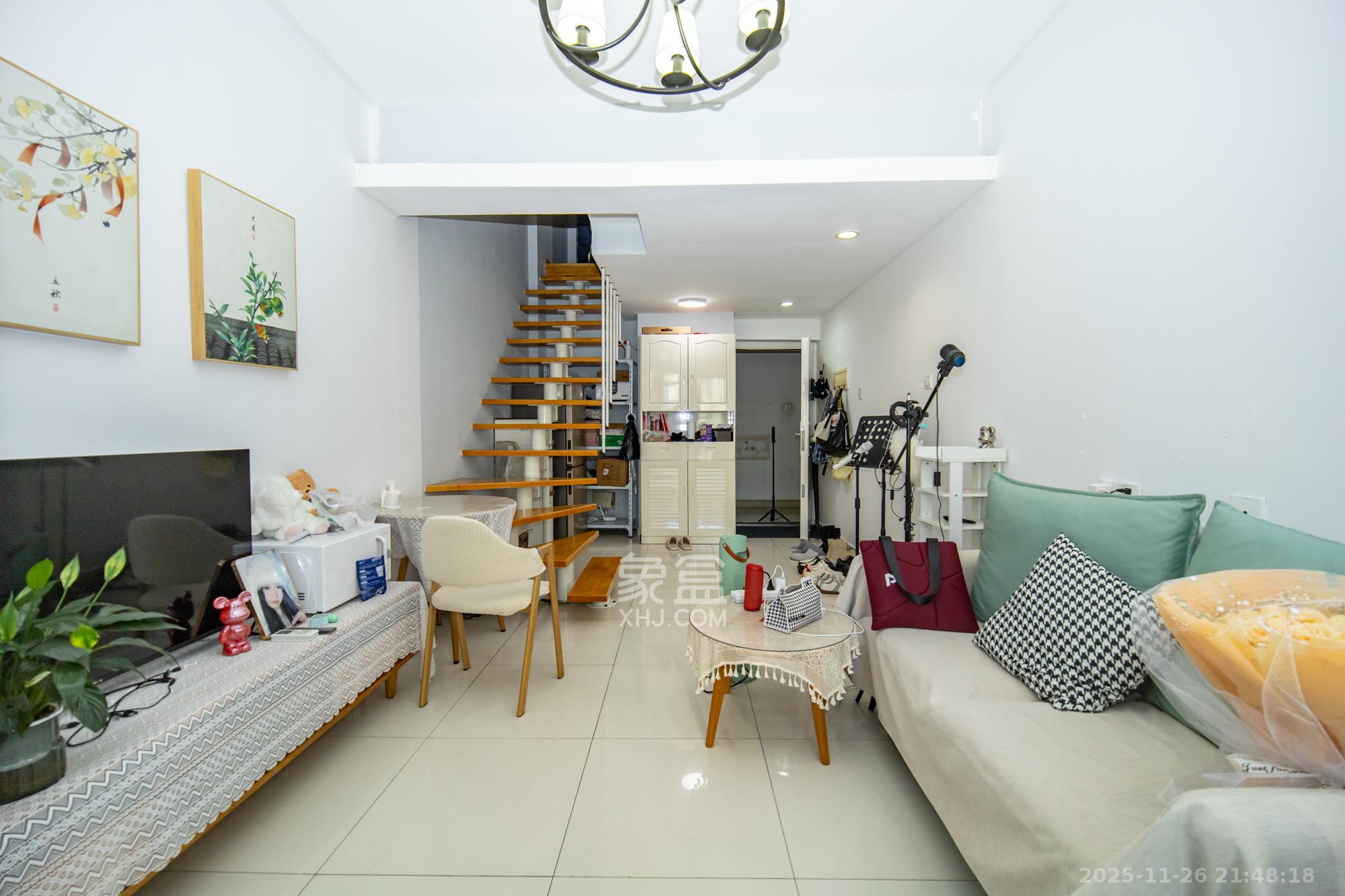 华润凤凰城一期  1室1厅1卫    35.0万客厅